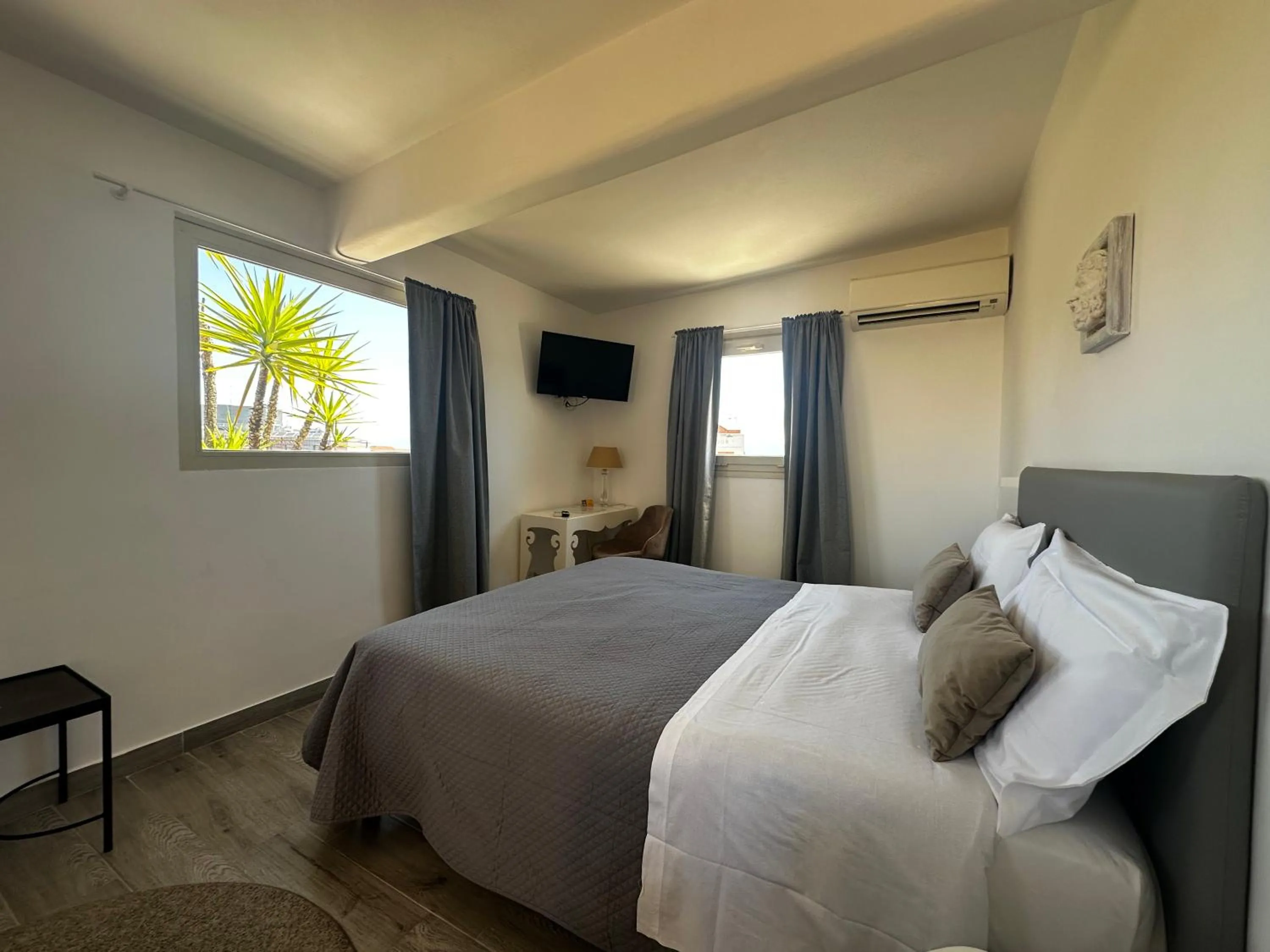 Bed in All Comfort Astoria Palace