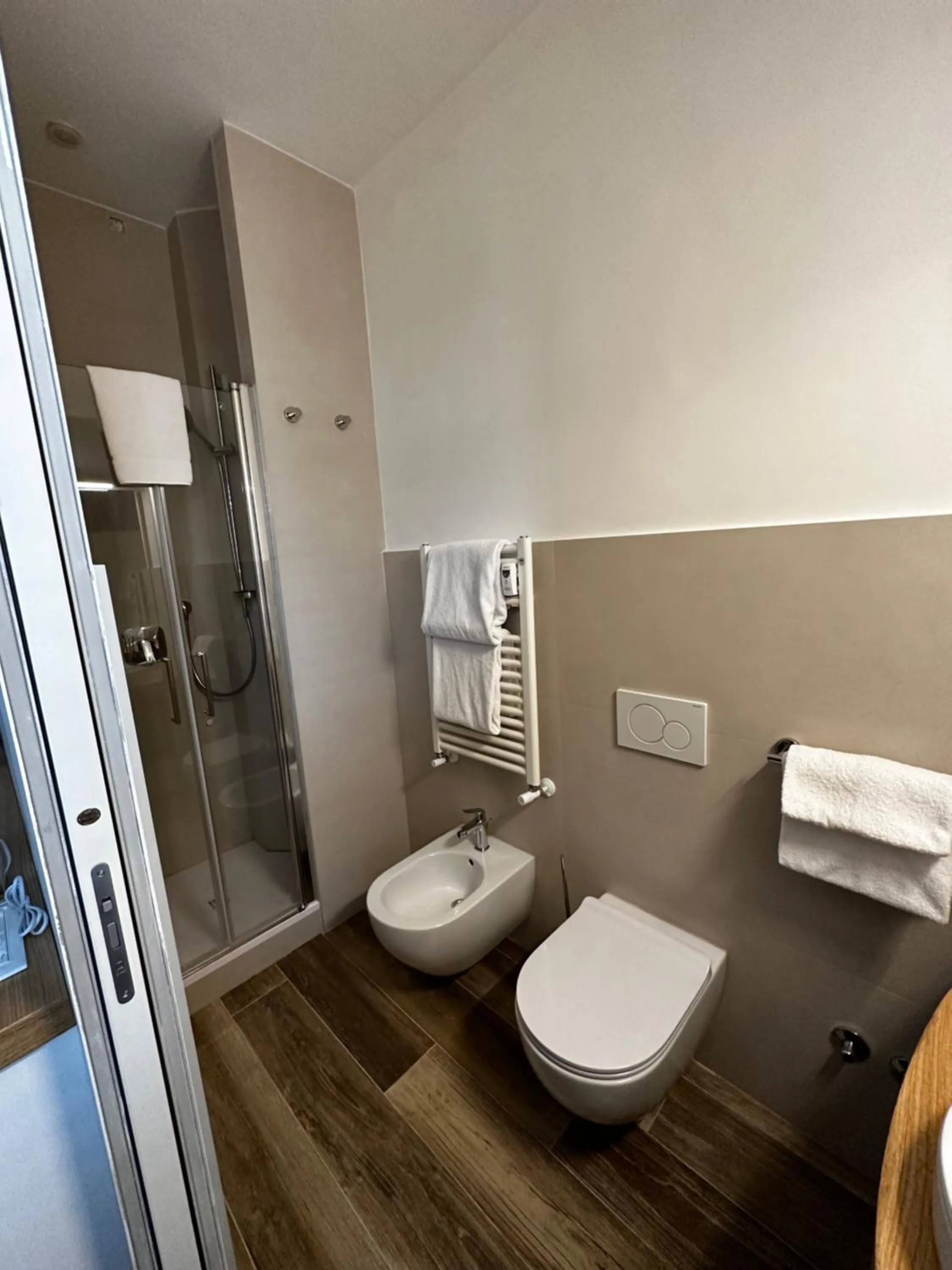 Shower in All Comfort Astoria Palace