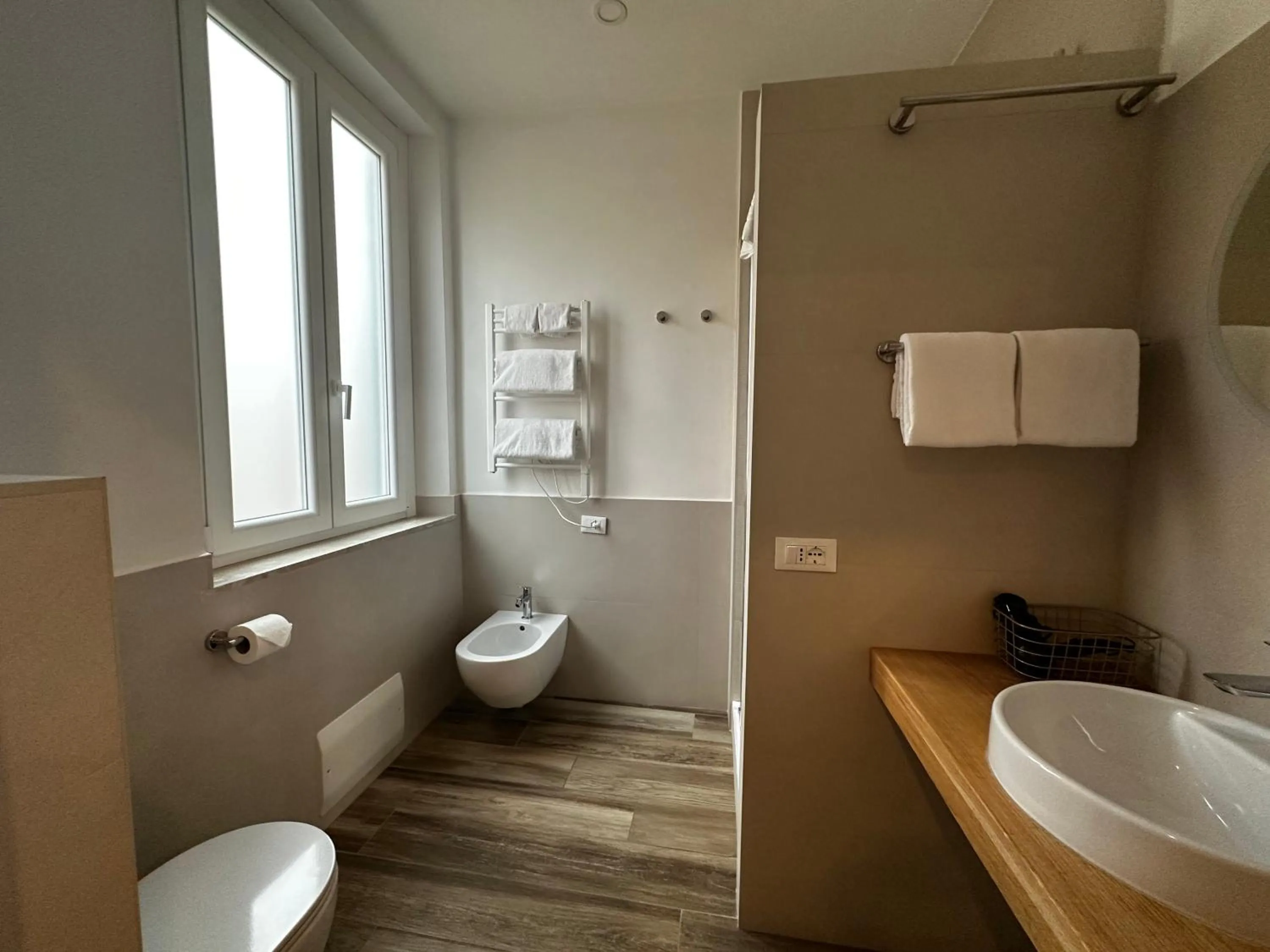 Shower in All Comfort Astoria Palace