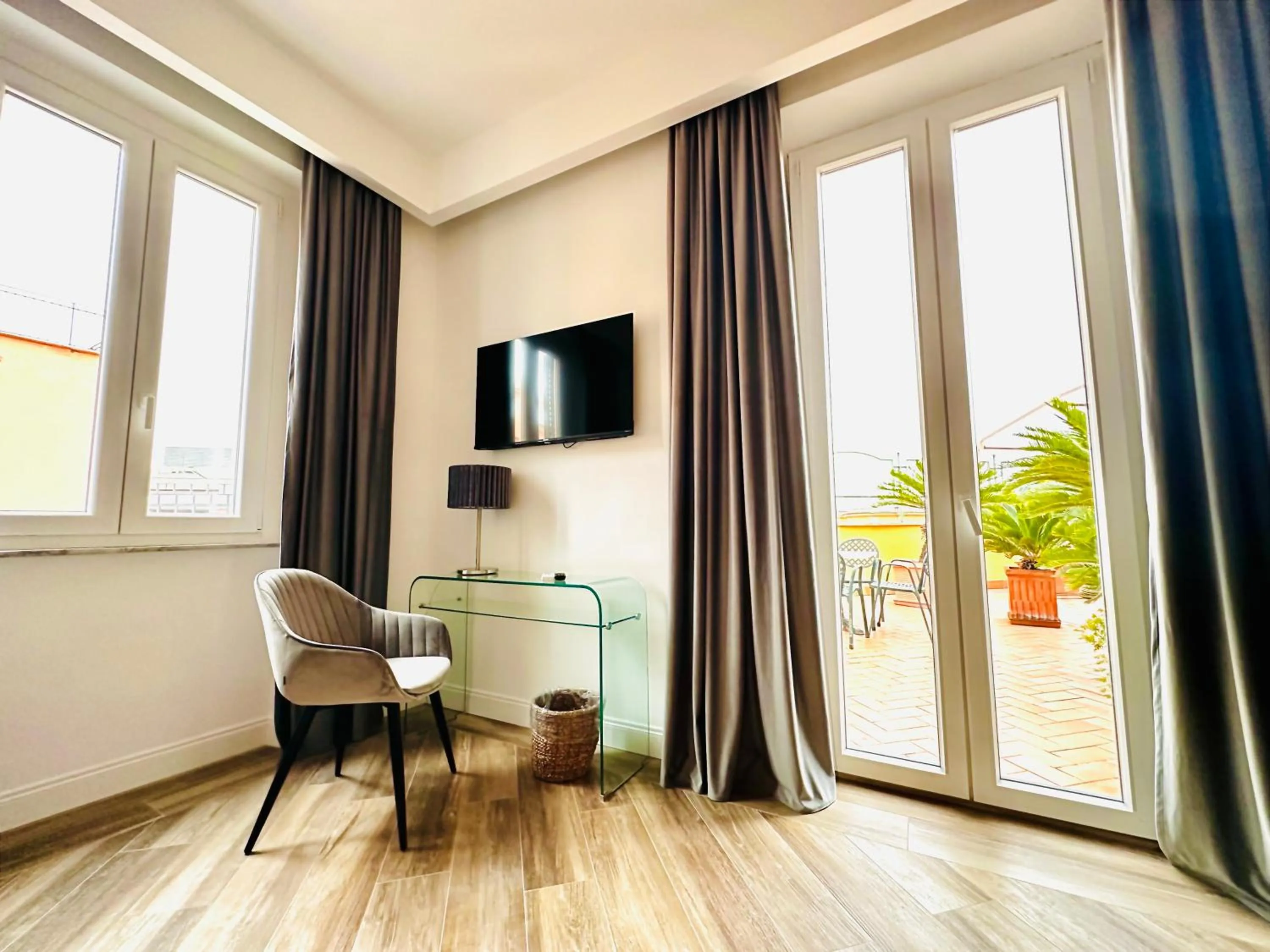 TV and multimedia in All Comfort Astoria Palace