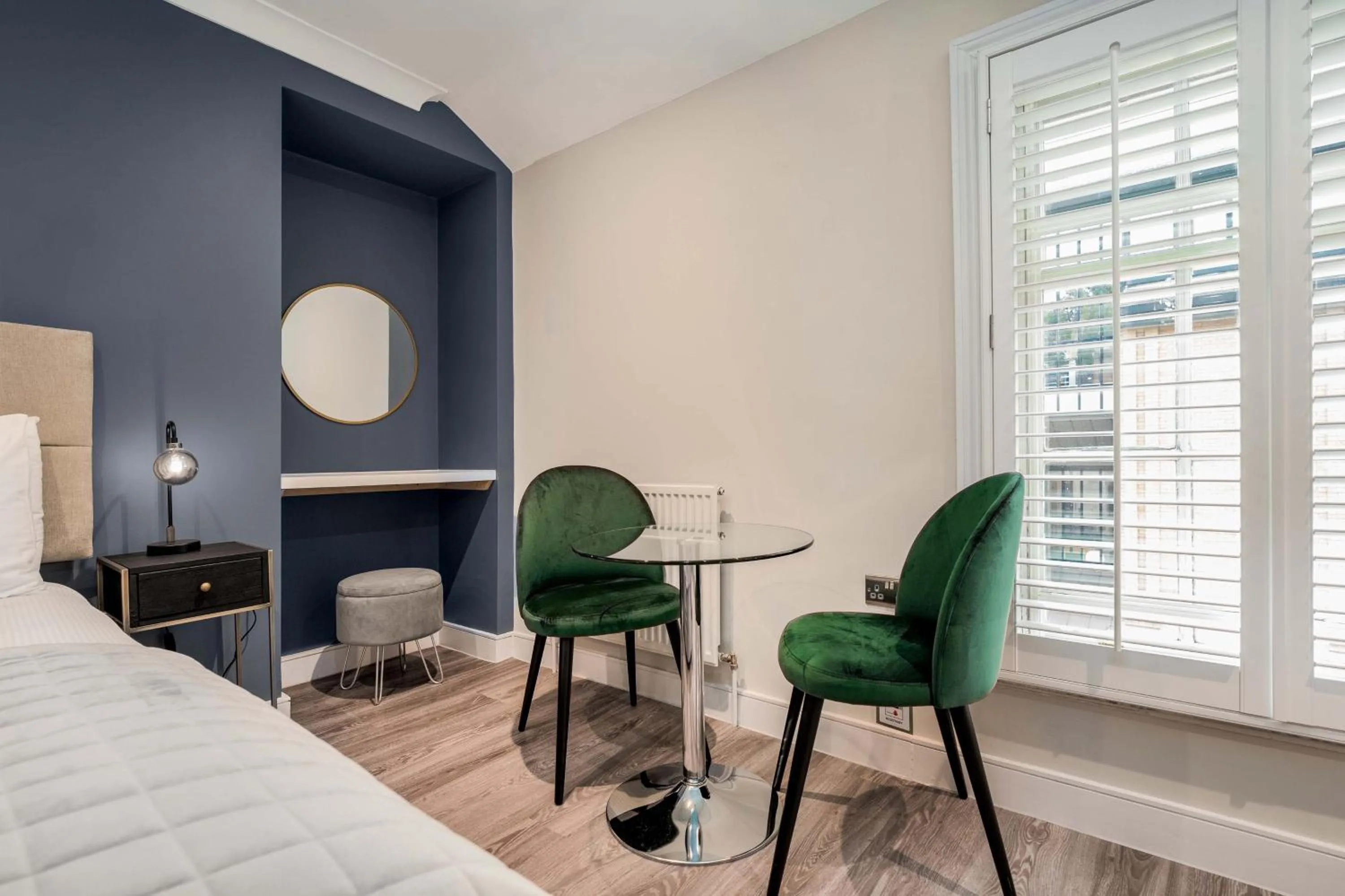 Dining area, Bed in The Regent Aparthotel
