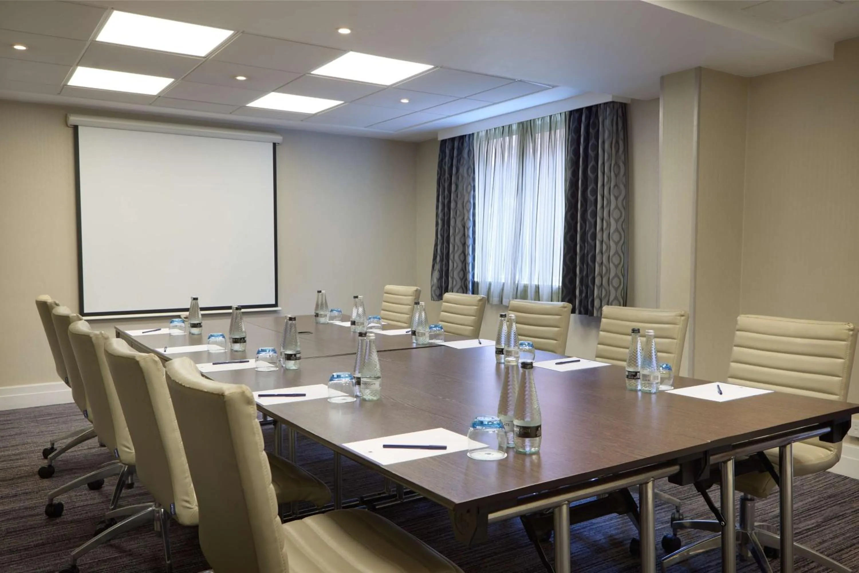 Meeting/conference room in DoubleTree by Hilton St. Anne's Manor