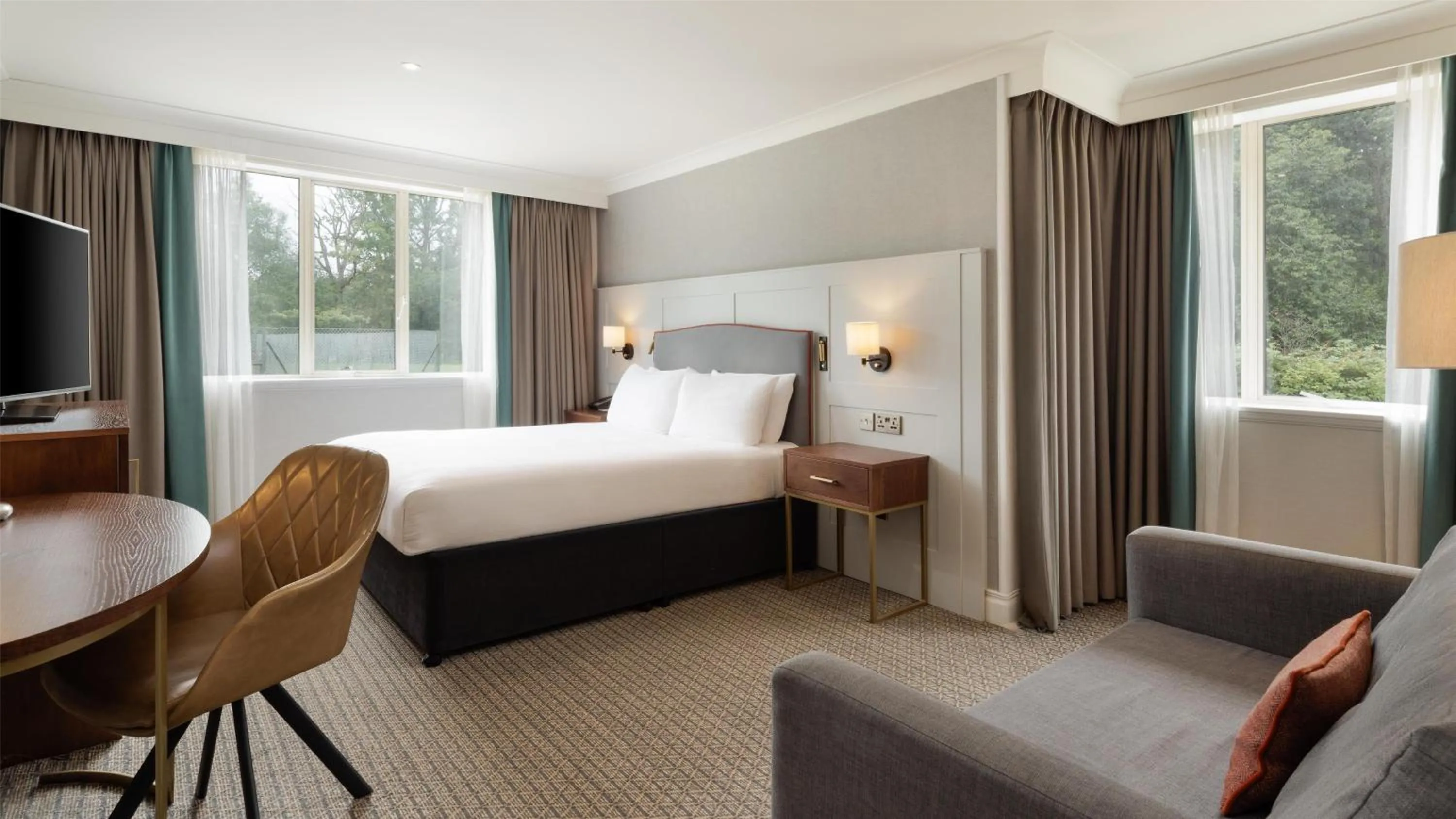 Bed in DoubleTree by Hilton St. Anne's Manor