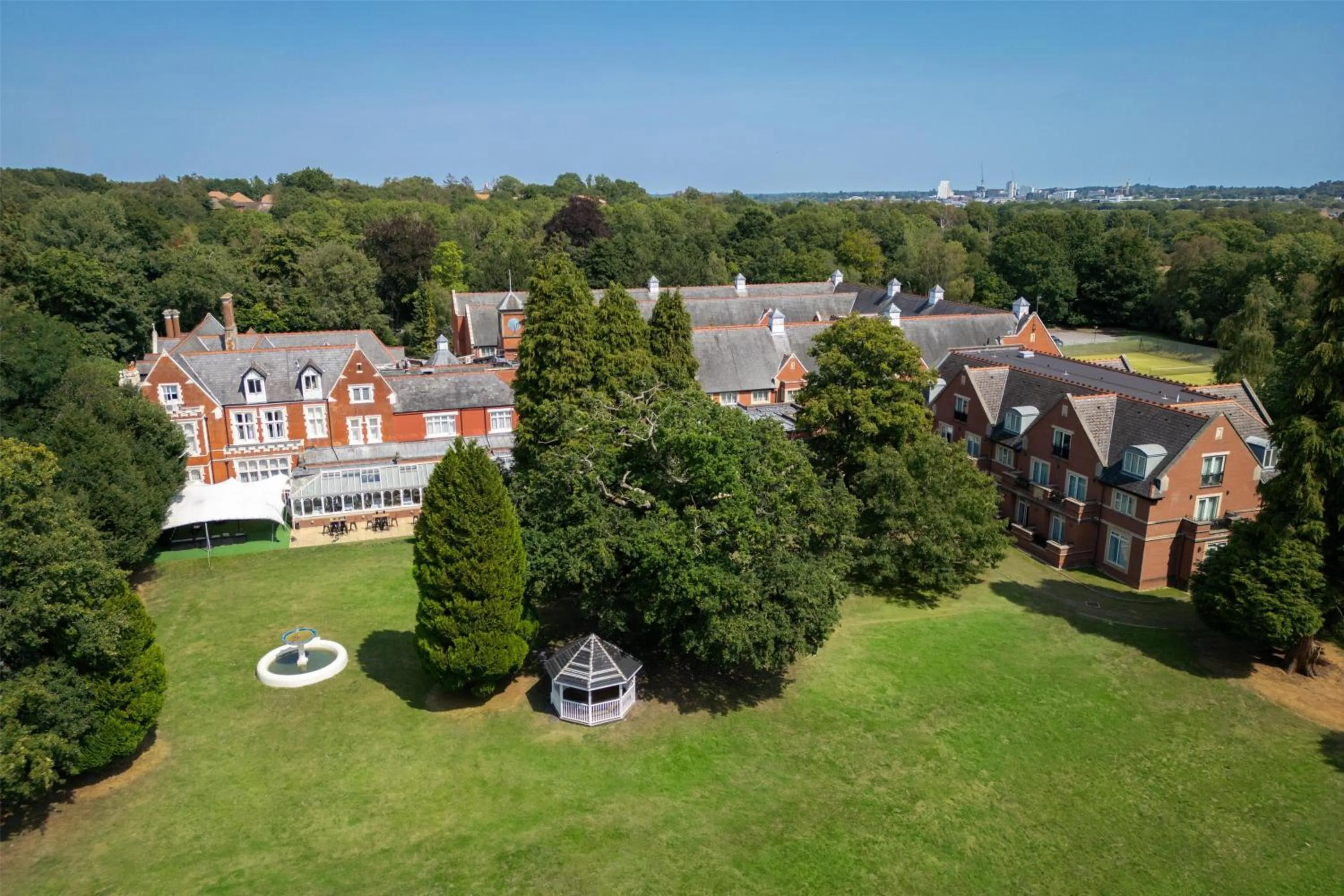 Property building in DoubleTree by Hilton St. Anne's Manor