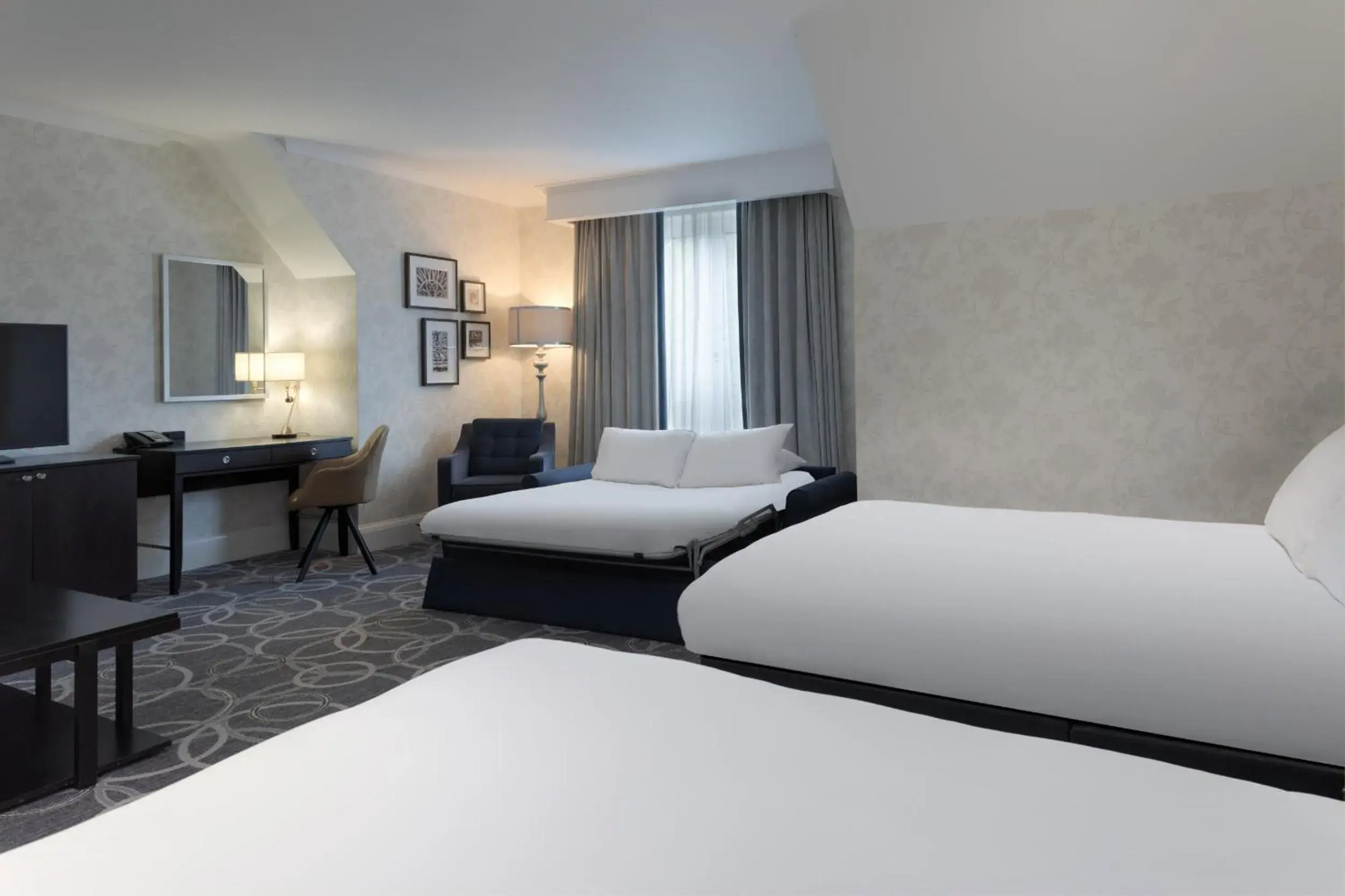 Junior Suite with Two King Beds in DoubleTree by Hilton St. Anne's Manor Junior Suite with Two King Beds in DoubleTree by Hilton St. Anne's Manor