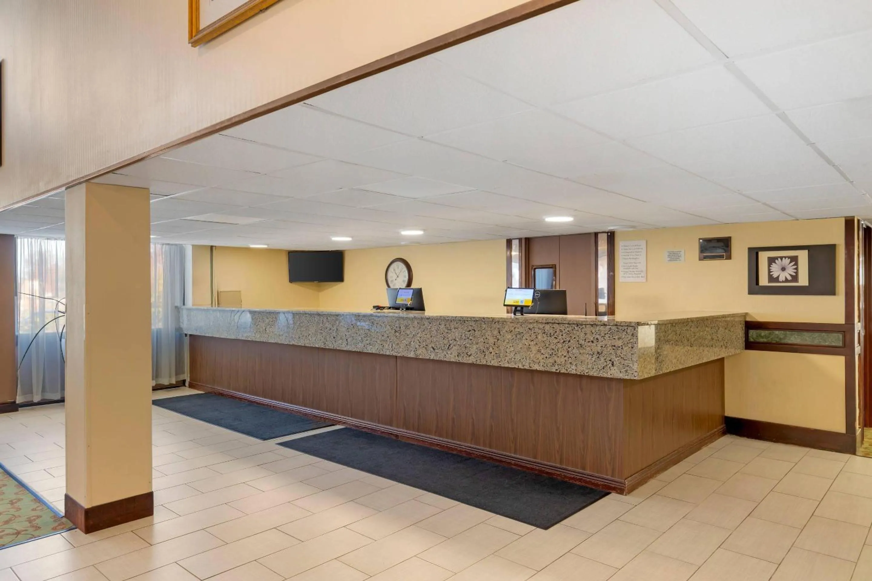 Lobby or reception in Clarion Hotel & Conference Center Lansing West