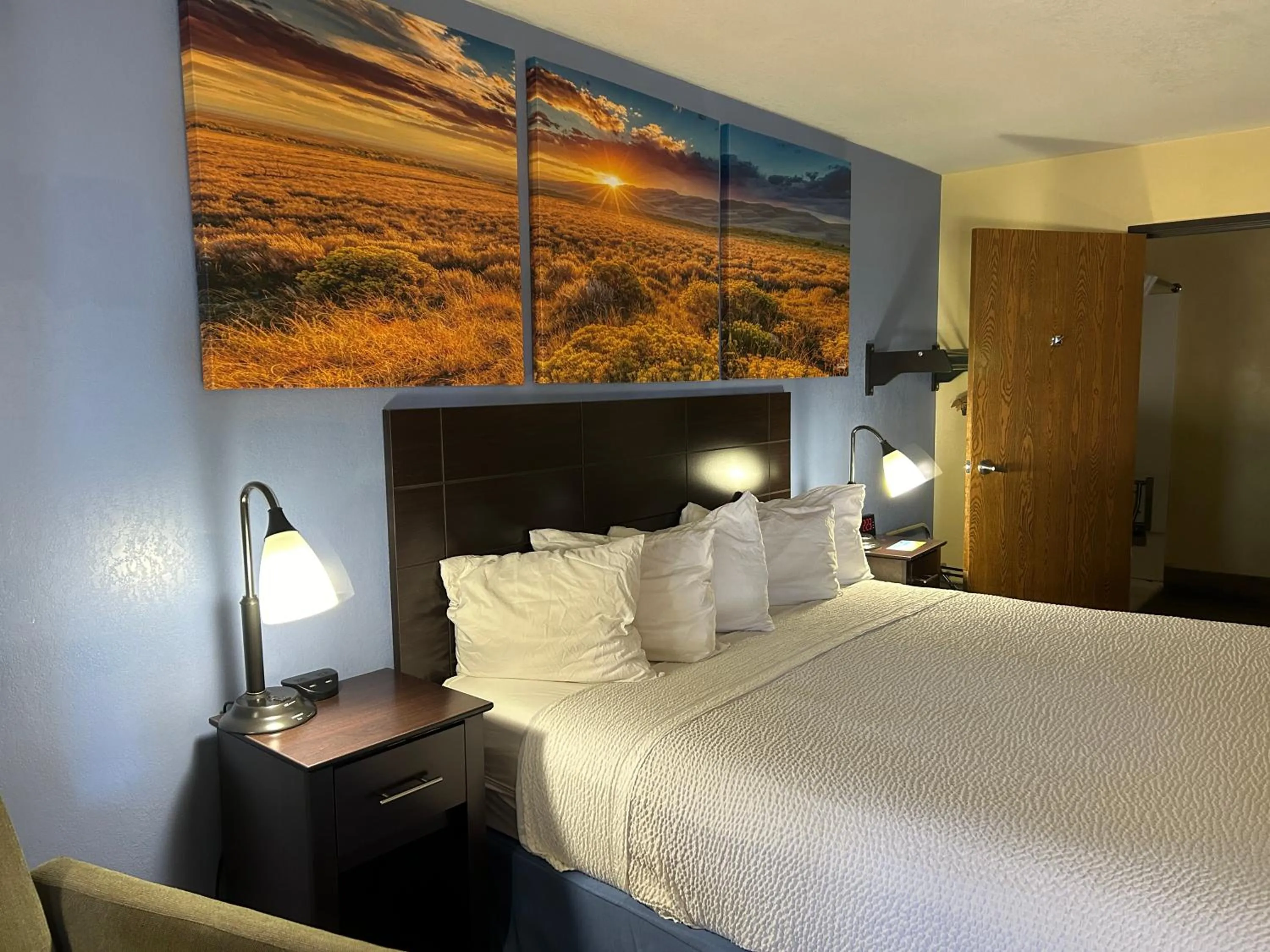 Bedroom, Bed in Days Inn by Wyndham Holbrook