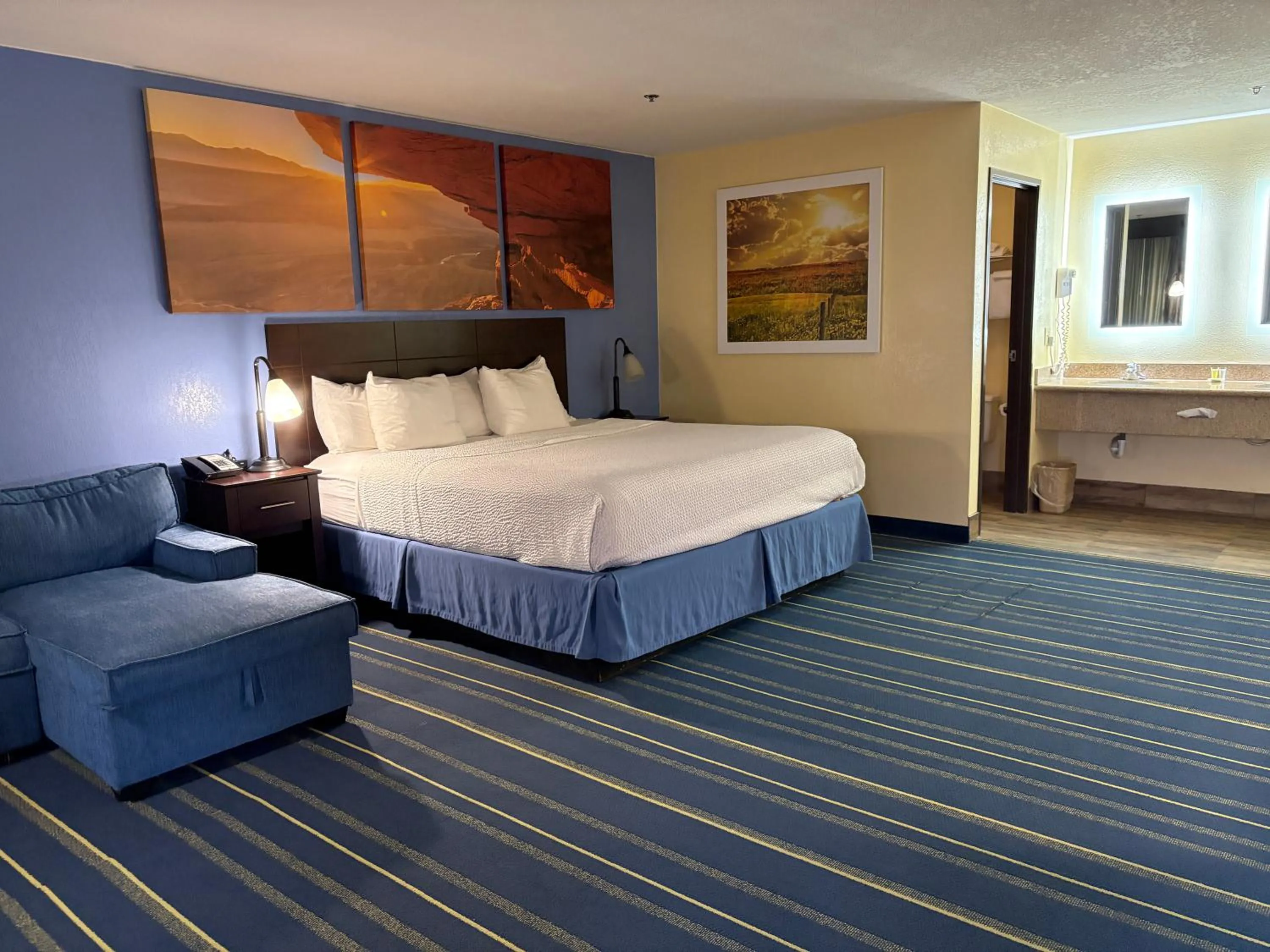 Bedroom, Bed in Days Inn by Wyndham Holbrook