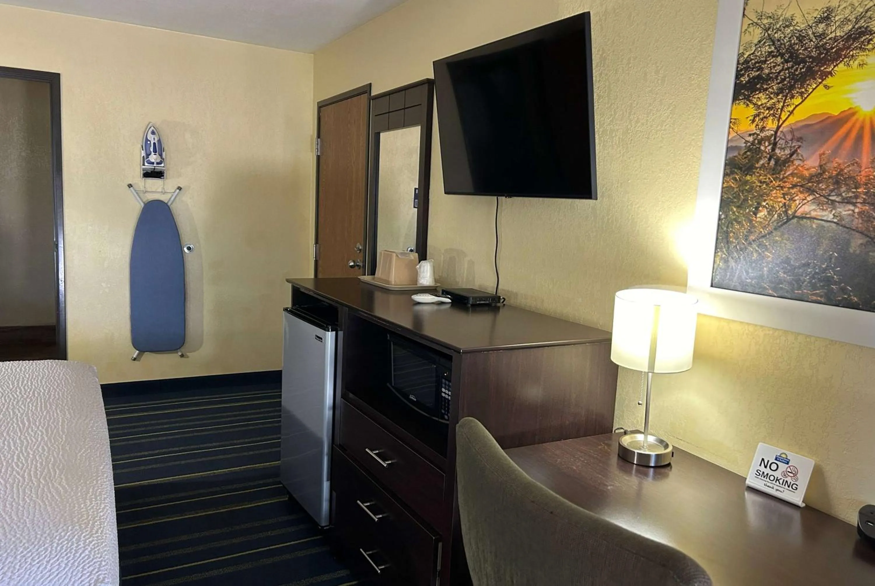 Photo of the whole room in Days Inn by Wyndham Holbrook