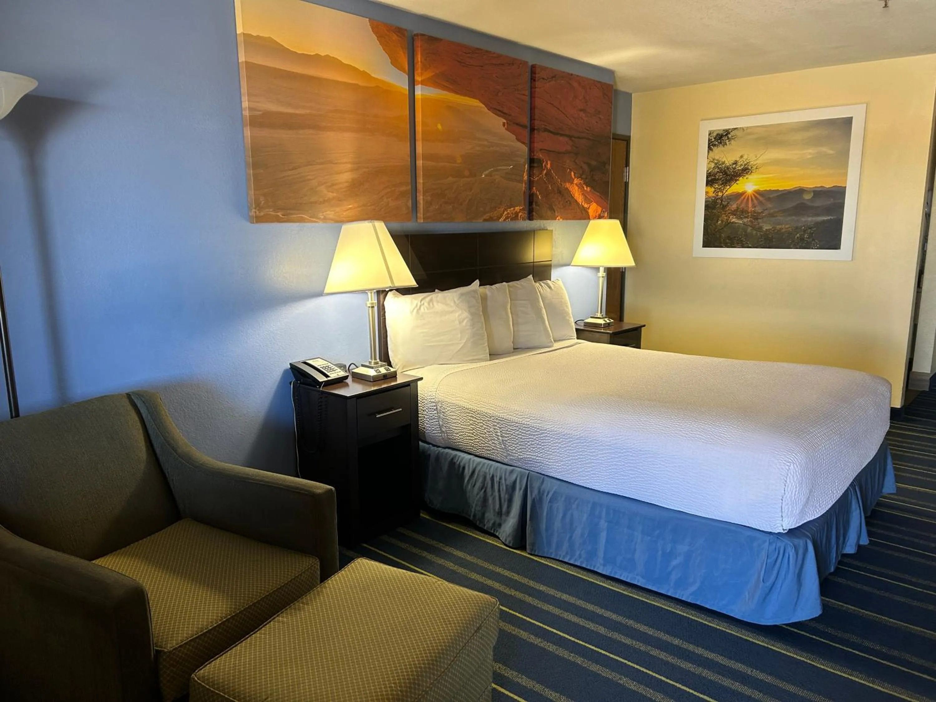 Bedroom, Bed in Days Inn by Wyndham Holbrook