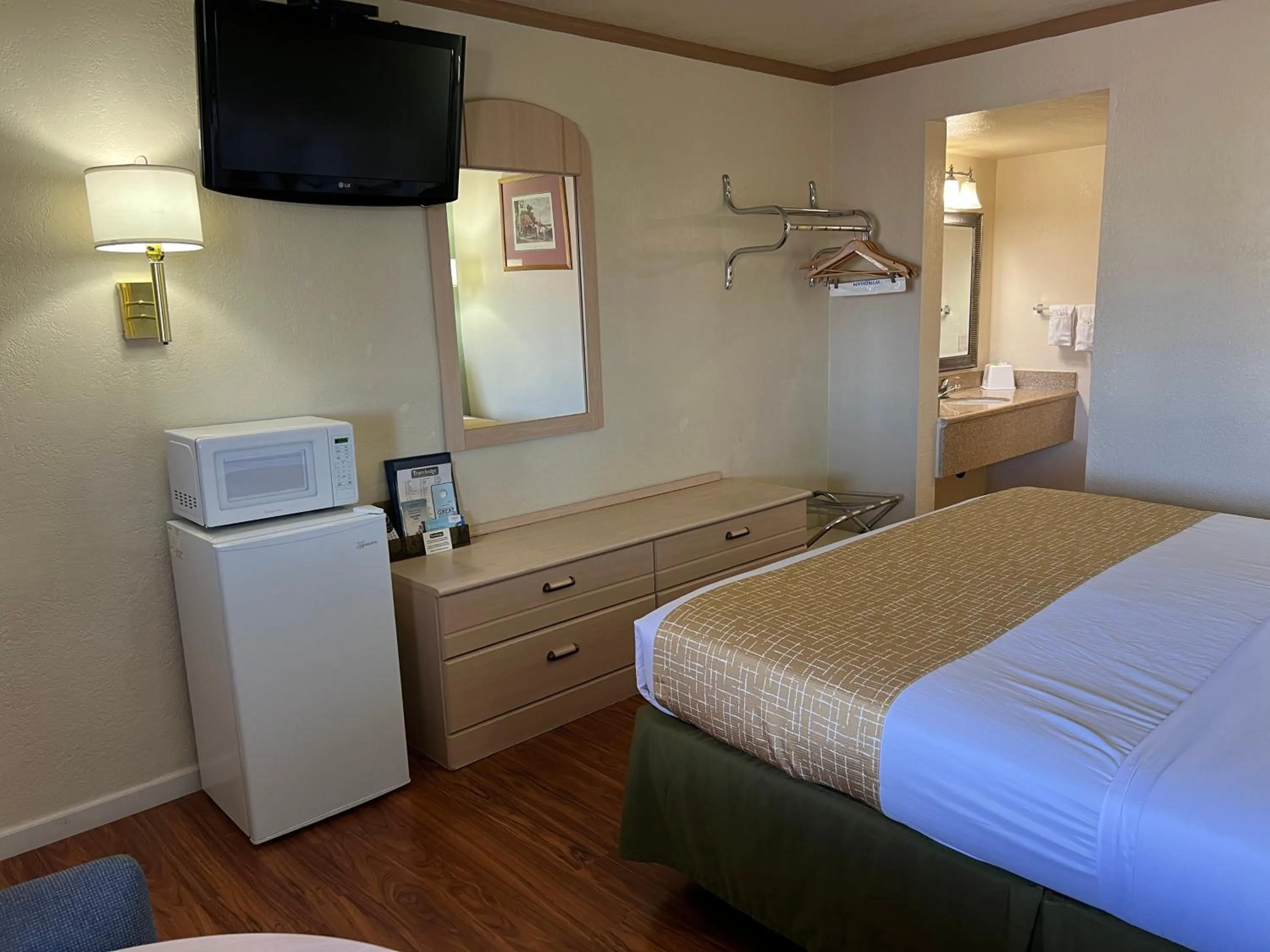Bed in Travelodge by Wyndham Holbrook