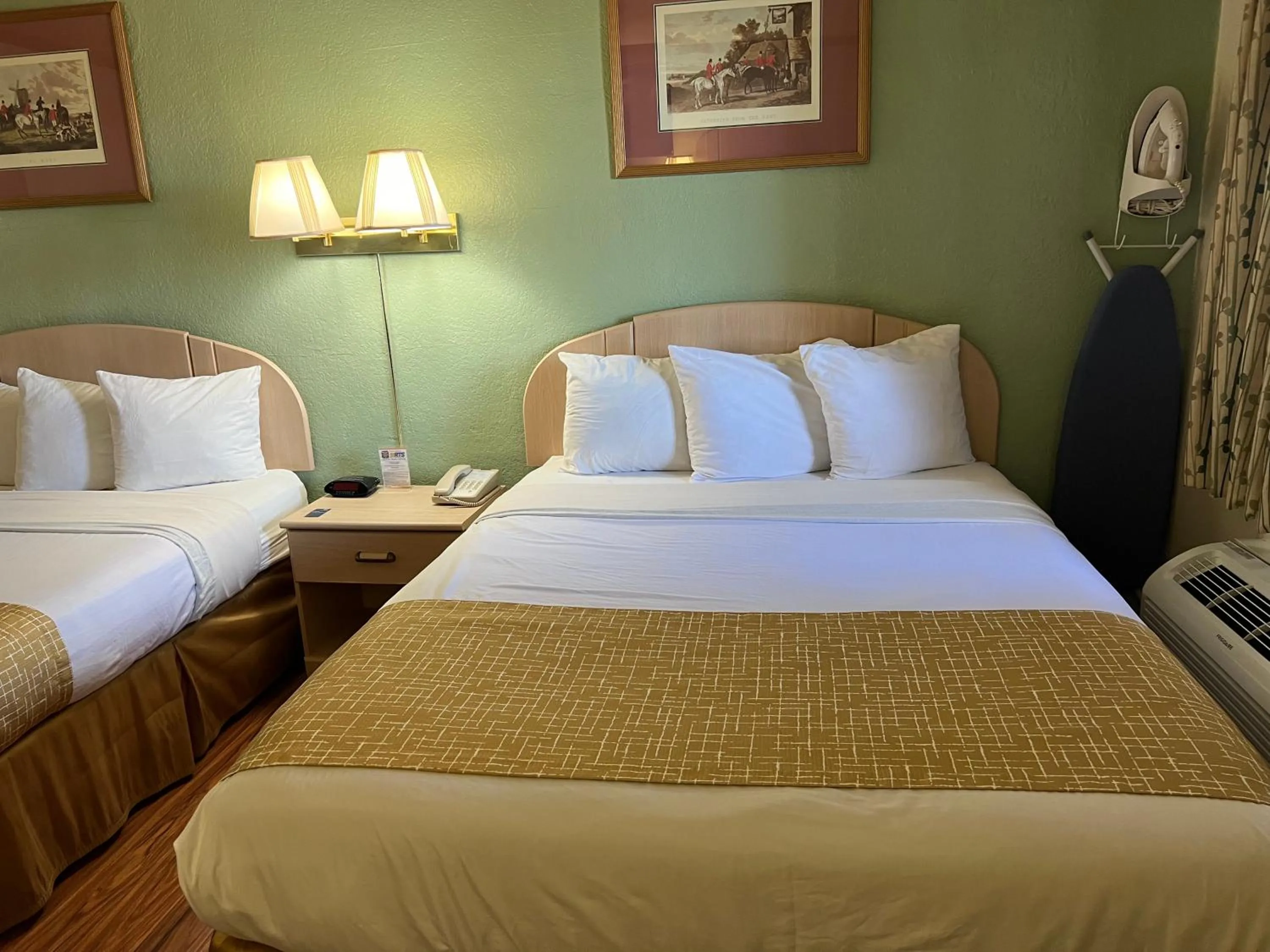 Bed in Travelodge by Wyndham Holbrook