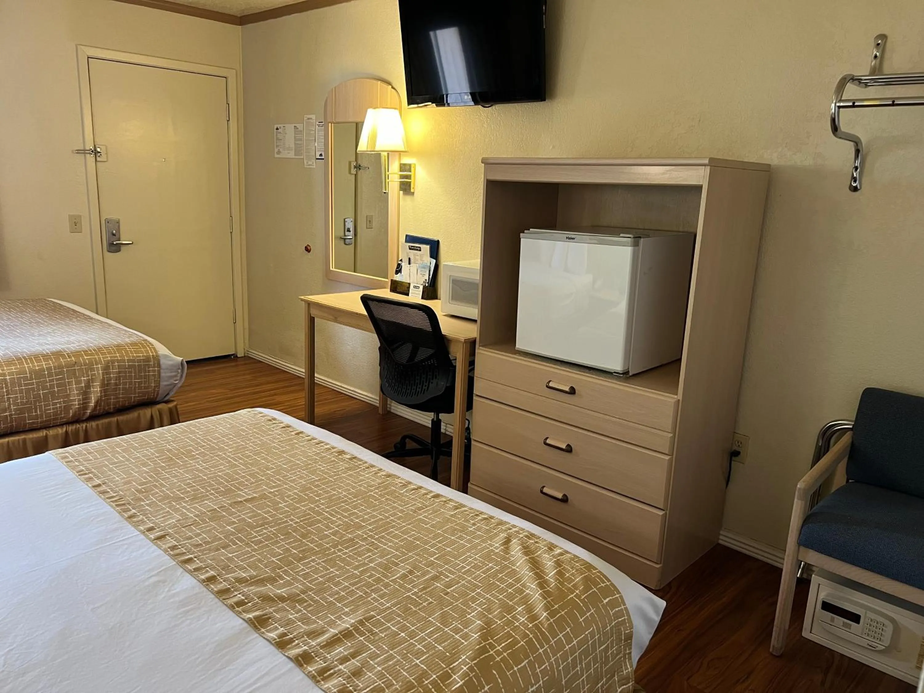 Bed in Travelodge by Wyndham Holbrook