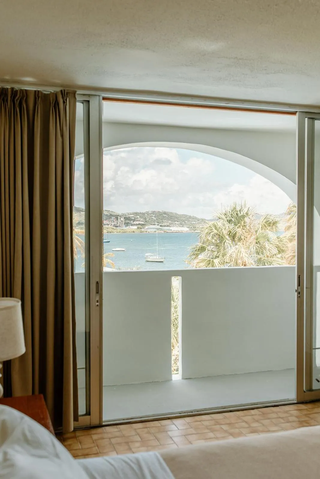 View (from property/room), Bed in Hotel on the Cay