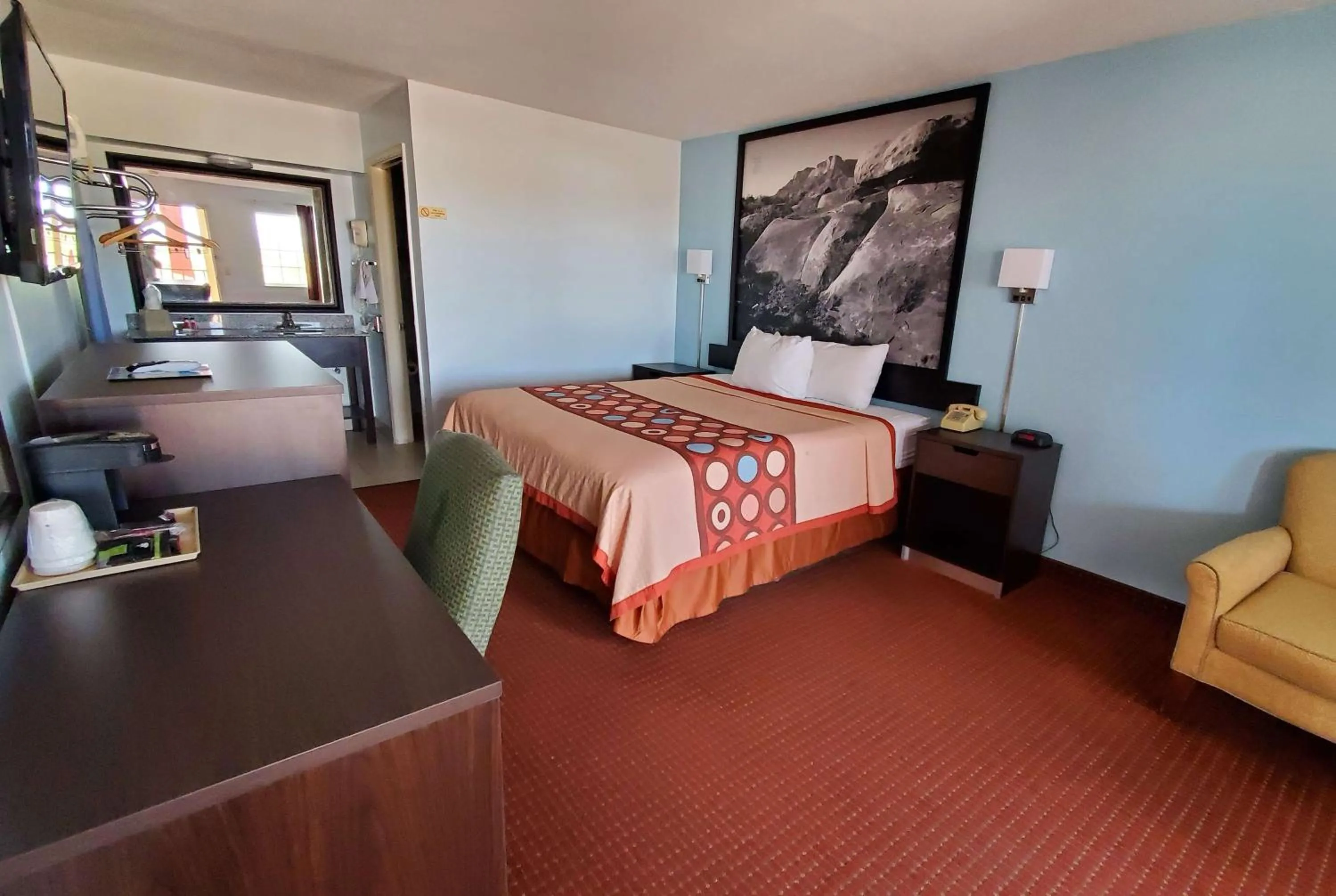 Photo of the whole room, Bed in Super 8 by Wyndham Van Horn