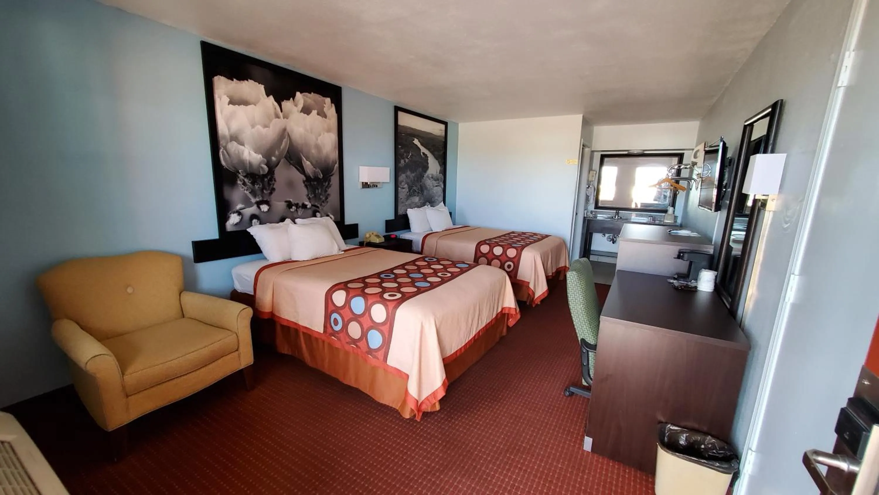 Photo of the whole room, Bed in Super 8 by Wyndham Van Horn