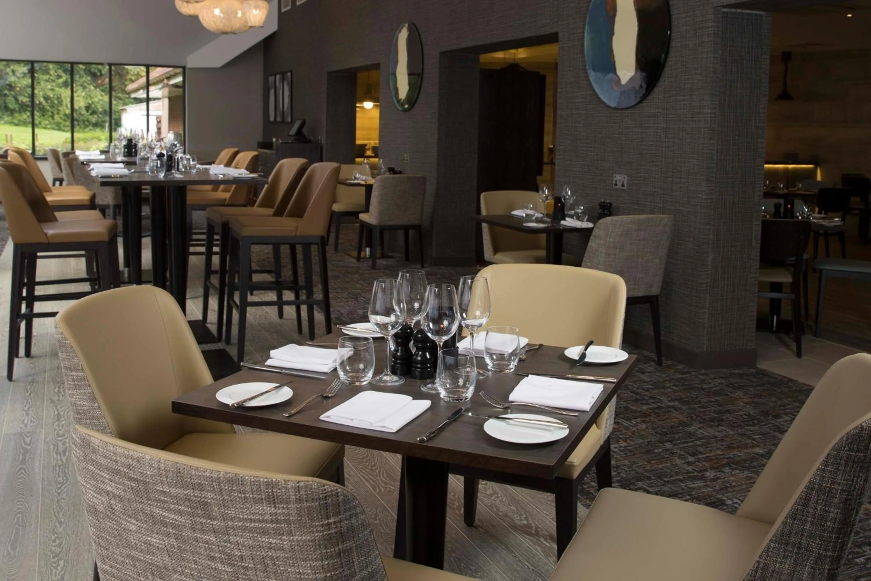 Restaurant/places to eat in Crowne Plaza Basingstoke by IHG