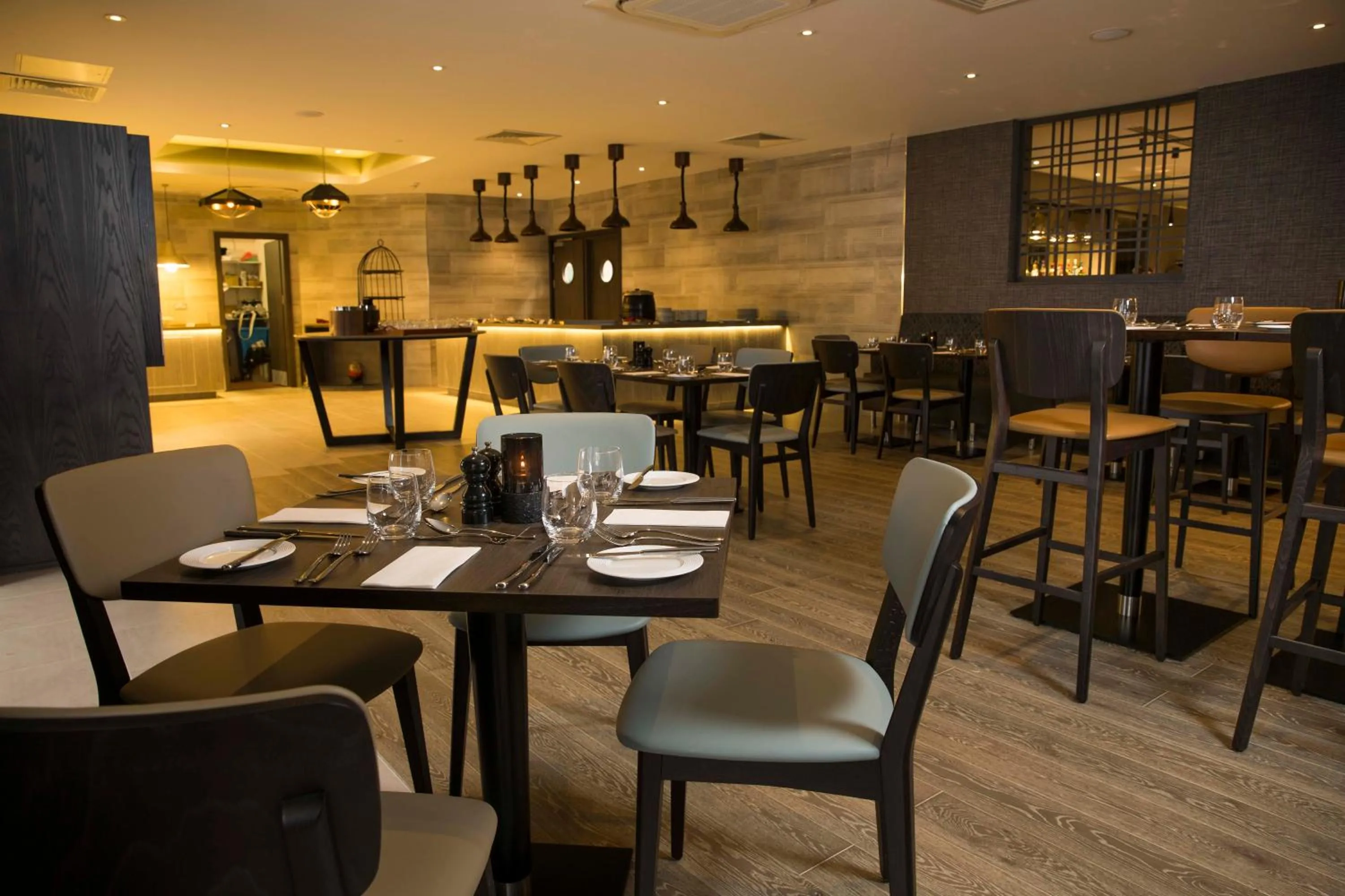 Restaurant/places to eat in Crowne Plaza Basingstoke by IHG