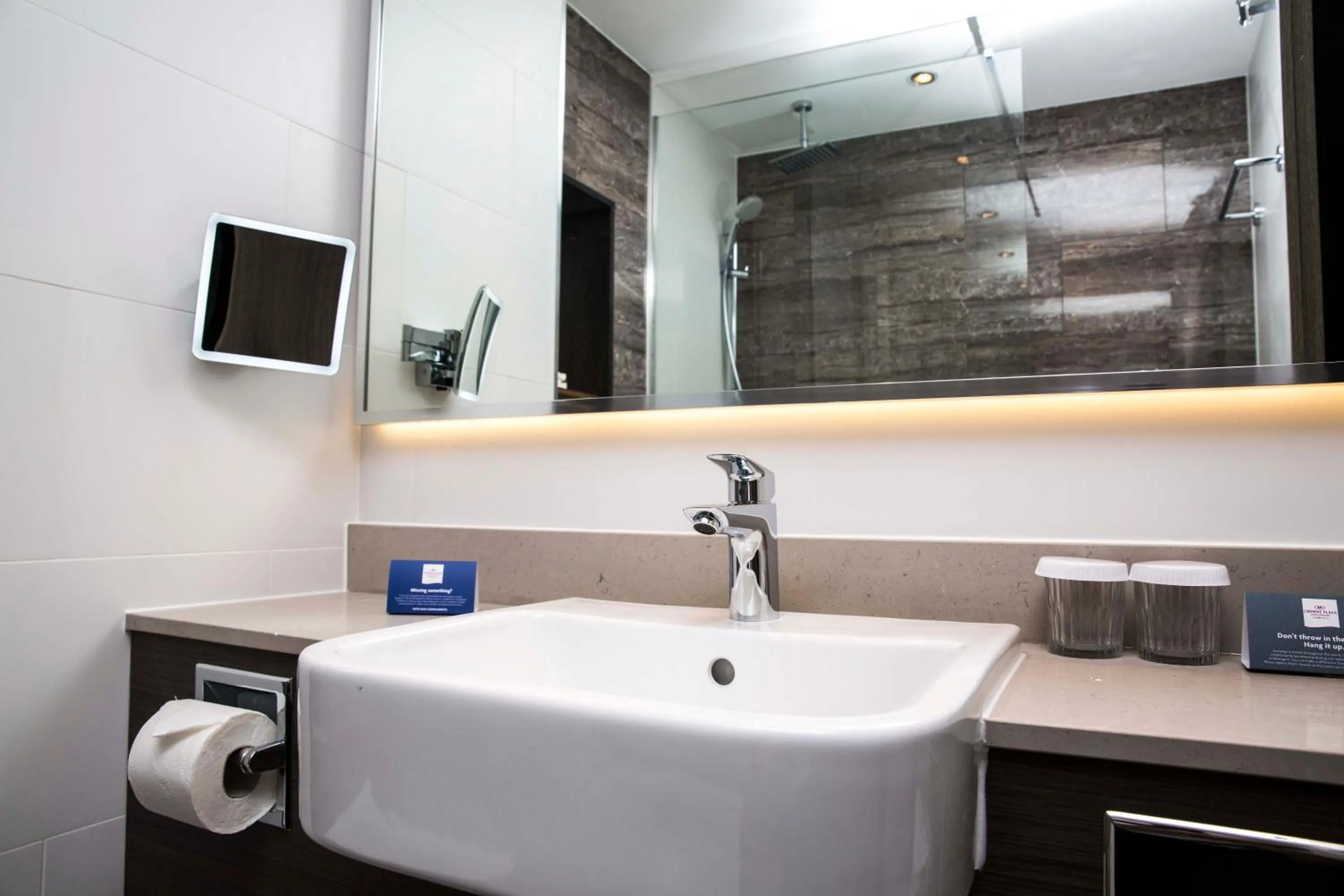 Photo of the whole room in Crowne Plaza Basingstoke by IHG