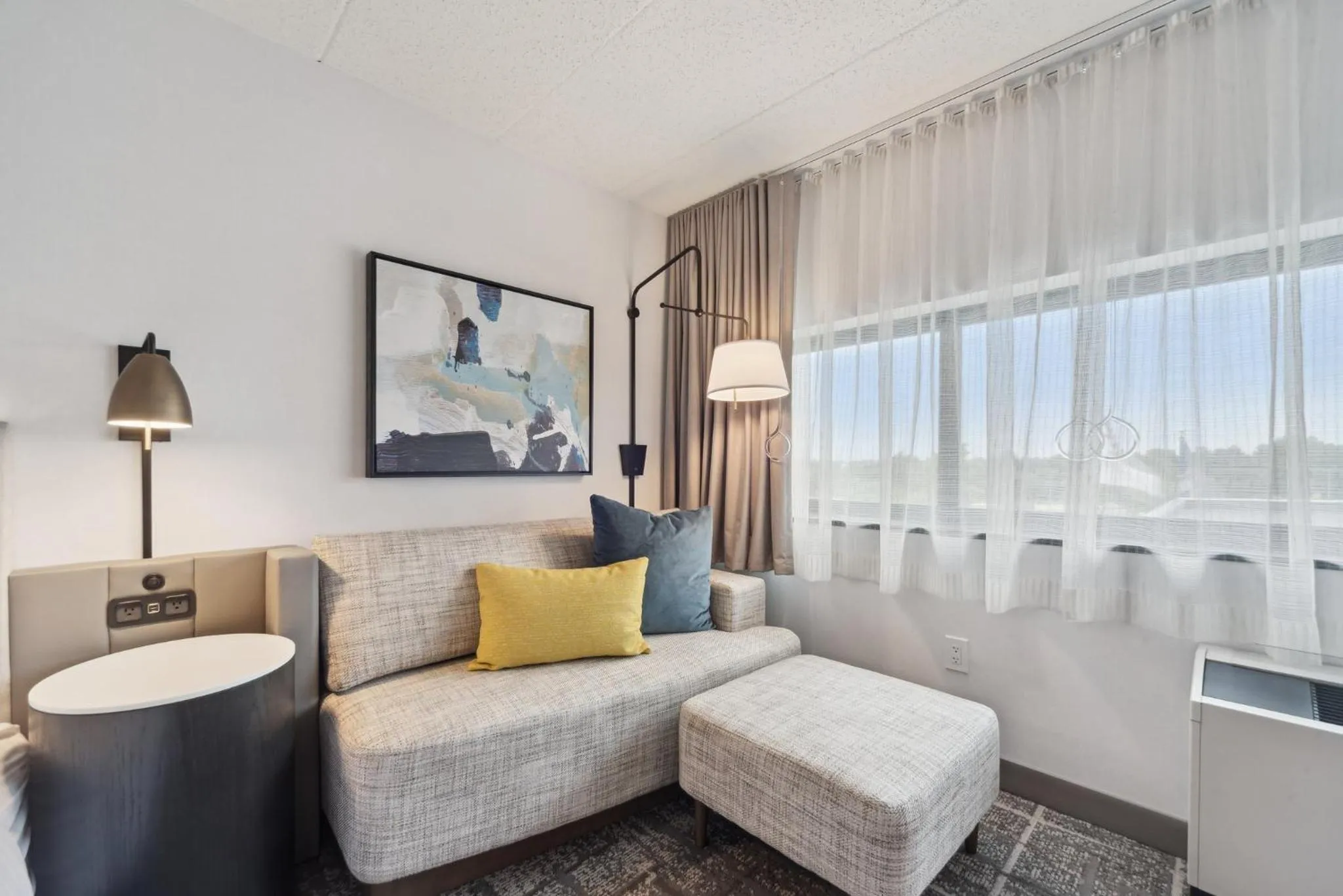 Photo of the whole room, Bed in Crowne Plaza Lansing by IHG