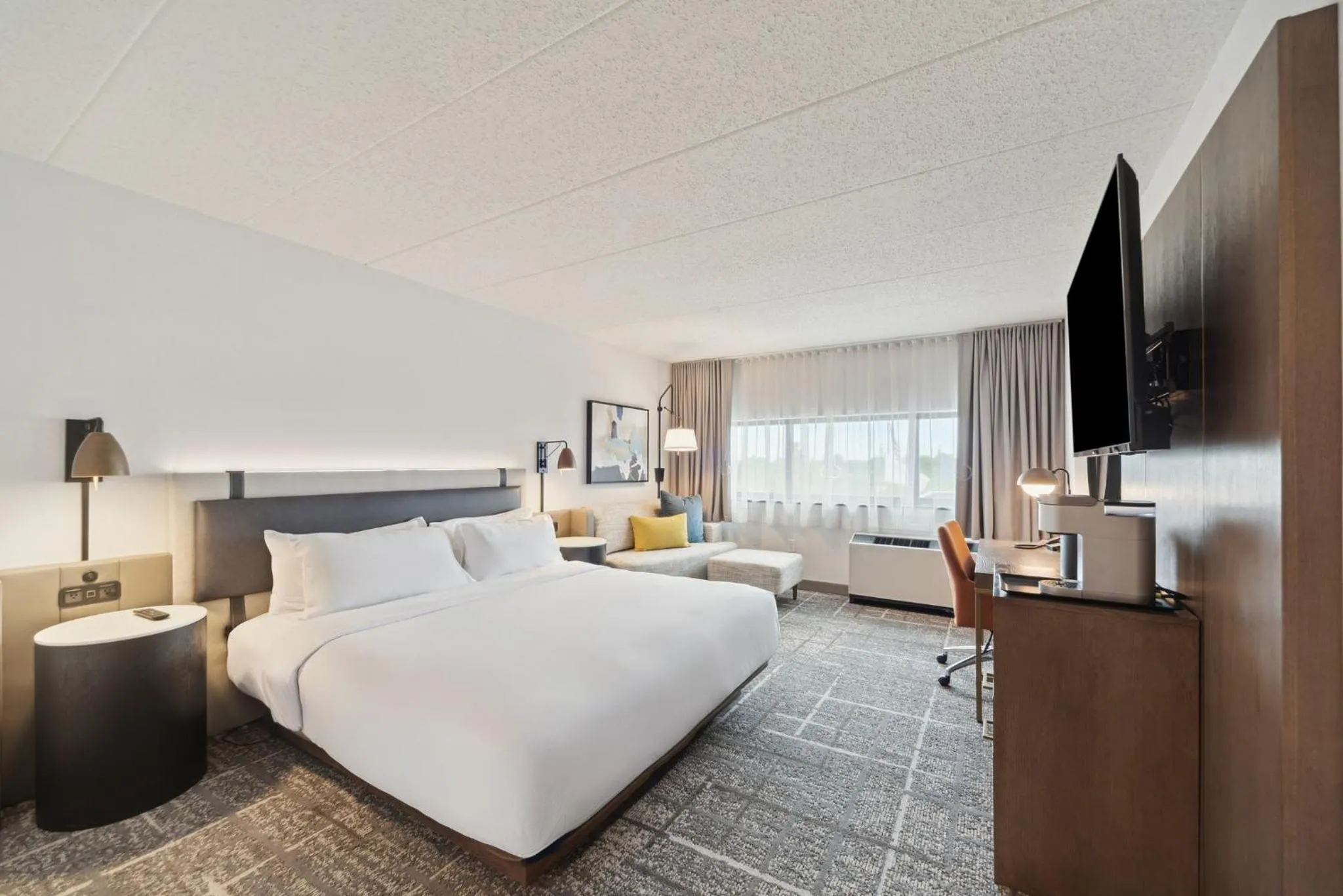 Photo of the whole room, Bed in Crowne Plaza Lansing by IHG