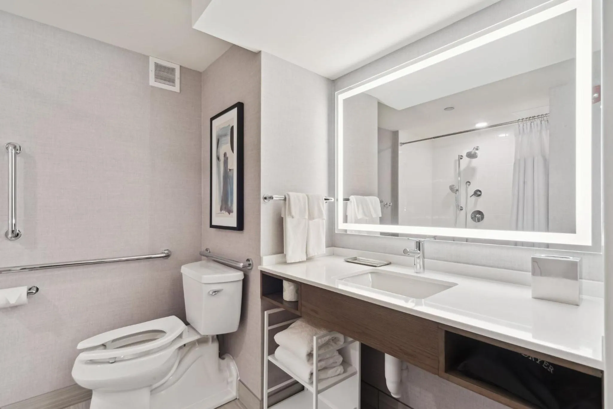 Photo of the whole room in Crowne Plaza Lansing by IHG