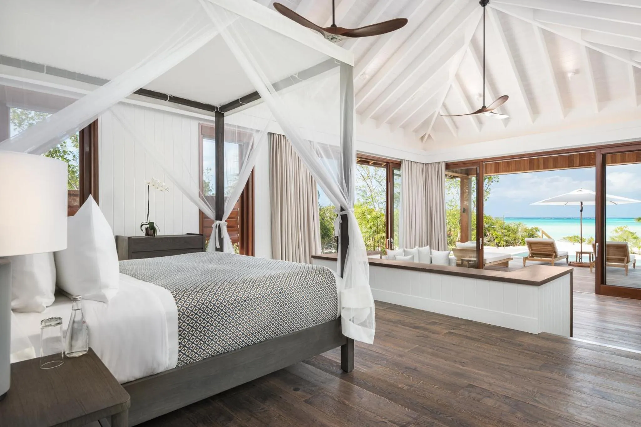 Photo of the whole room, Bed in COMO Parrot Cay
