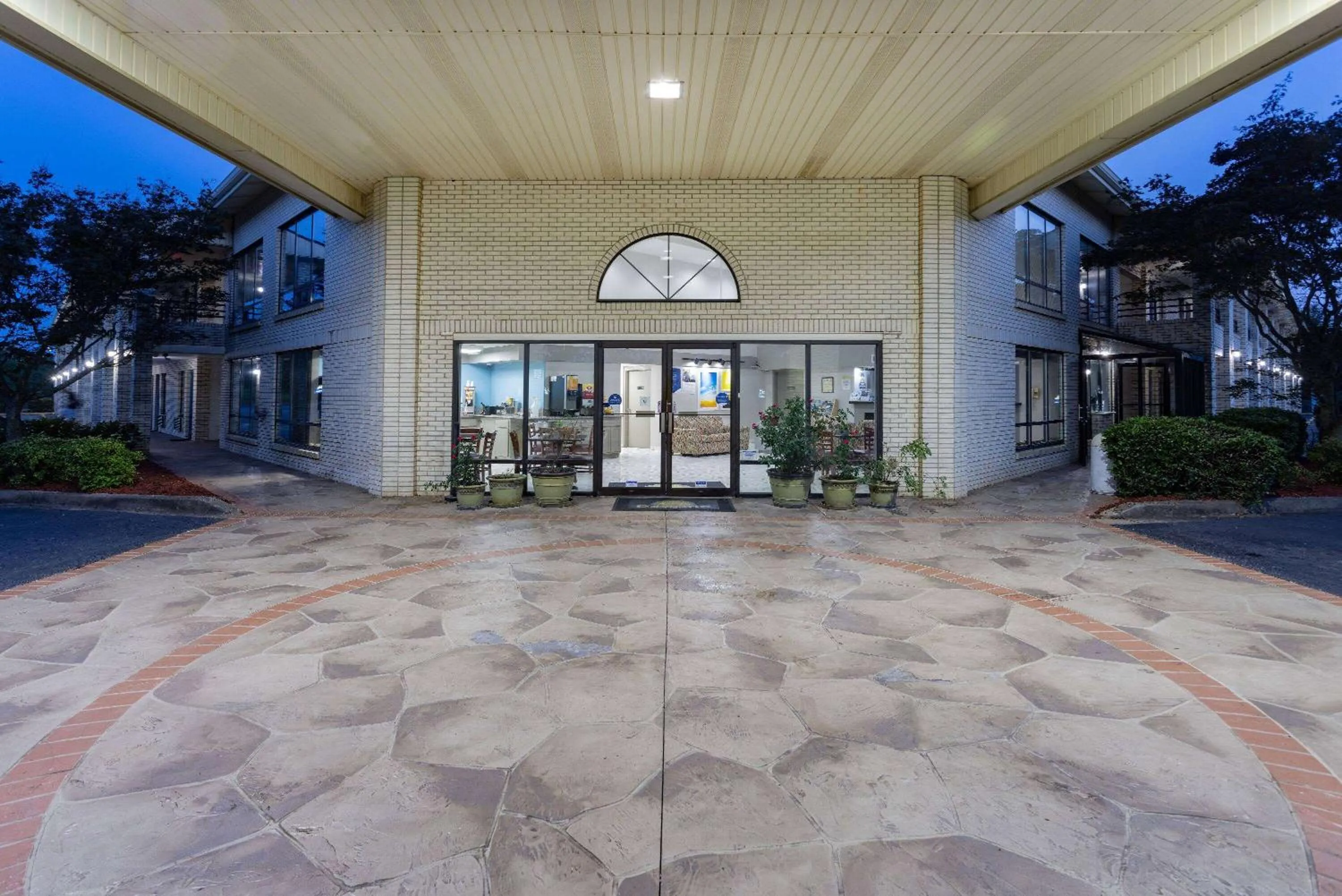 Property building in Days Inn by Wyndham Spartanburg Waccamaw