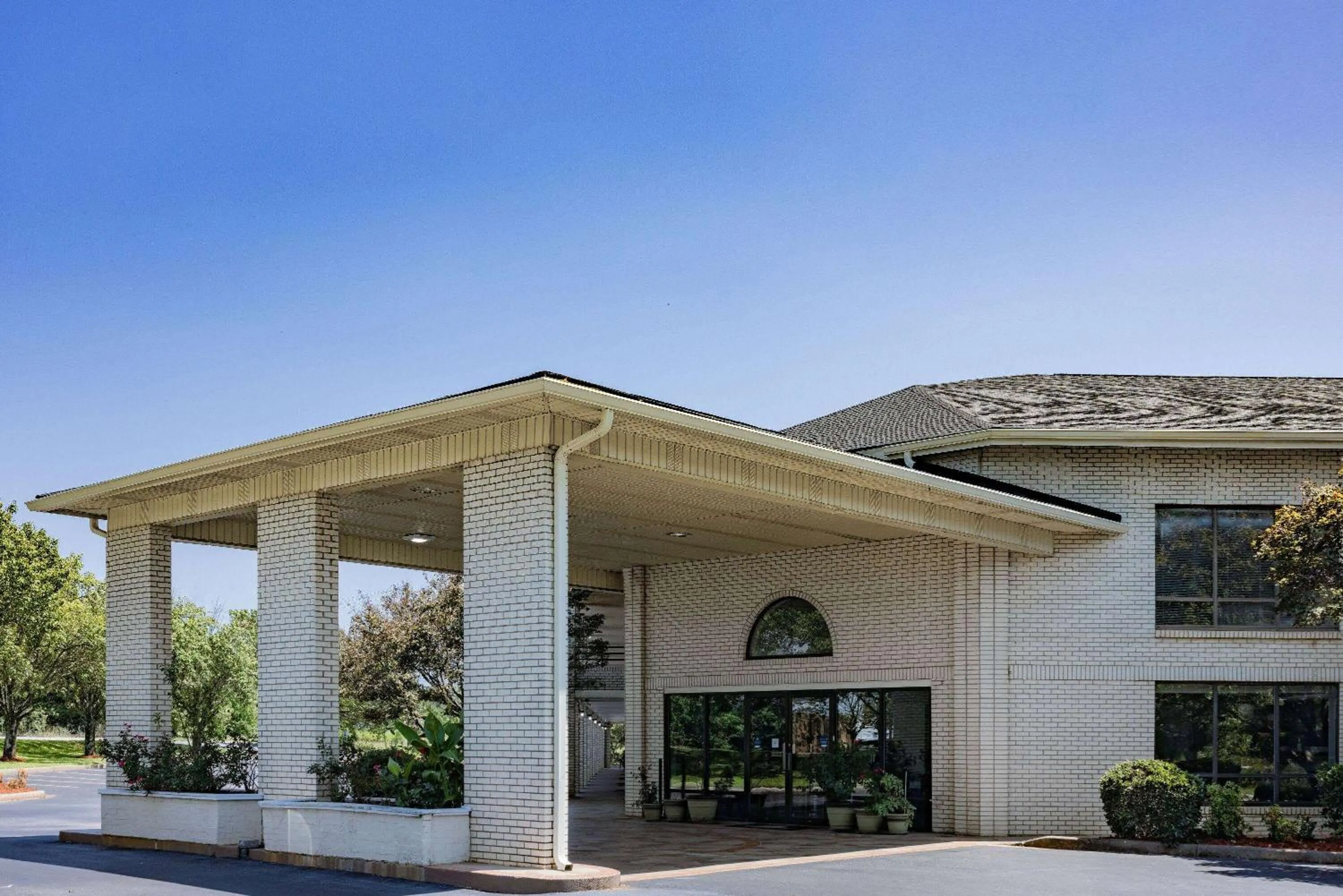 Property building in Days Inn by Wyndham Spartanburg Waccamaw