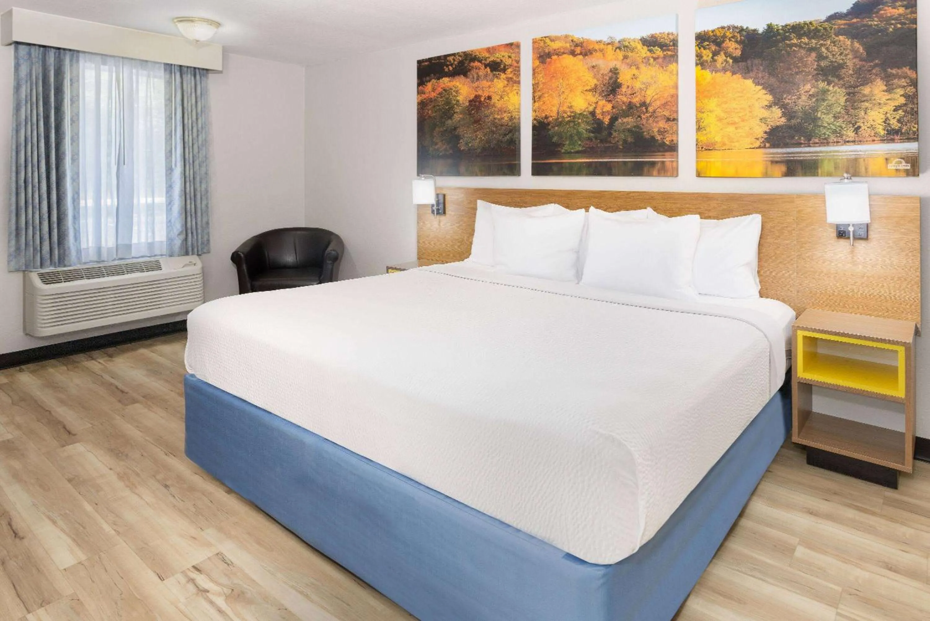 Photo of the whole room, Bed in Days Inn by Wyndham Spartanburg Waccamaw