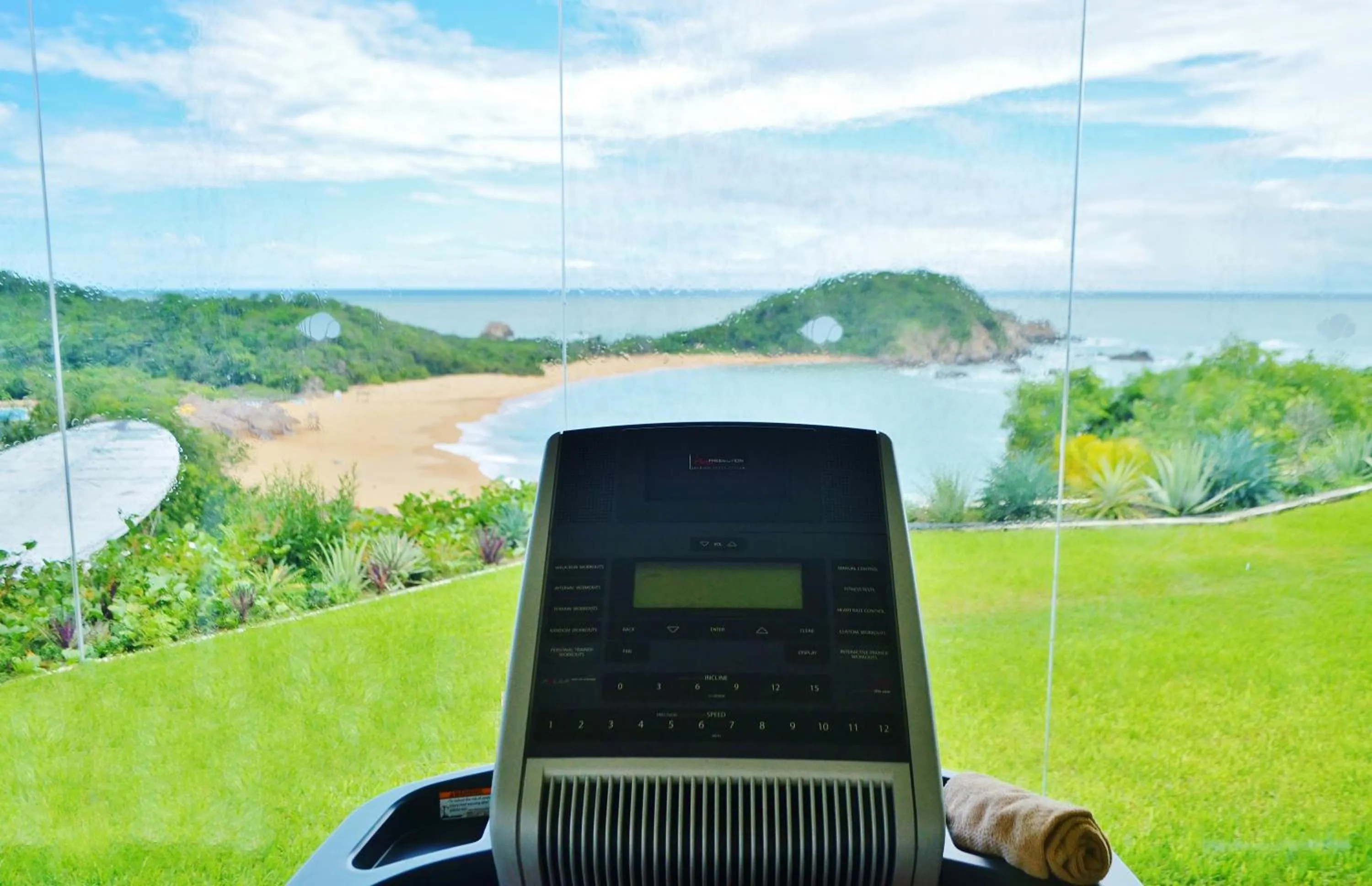 Fitness centre/facilities in Secrets Huatulco Resort & Spa