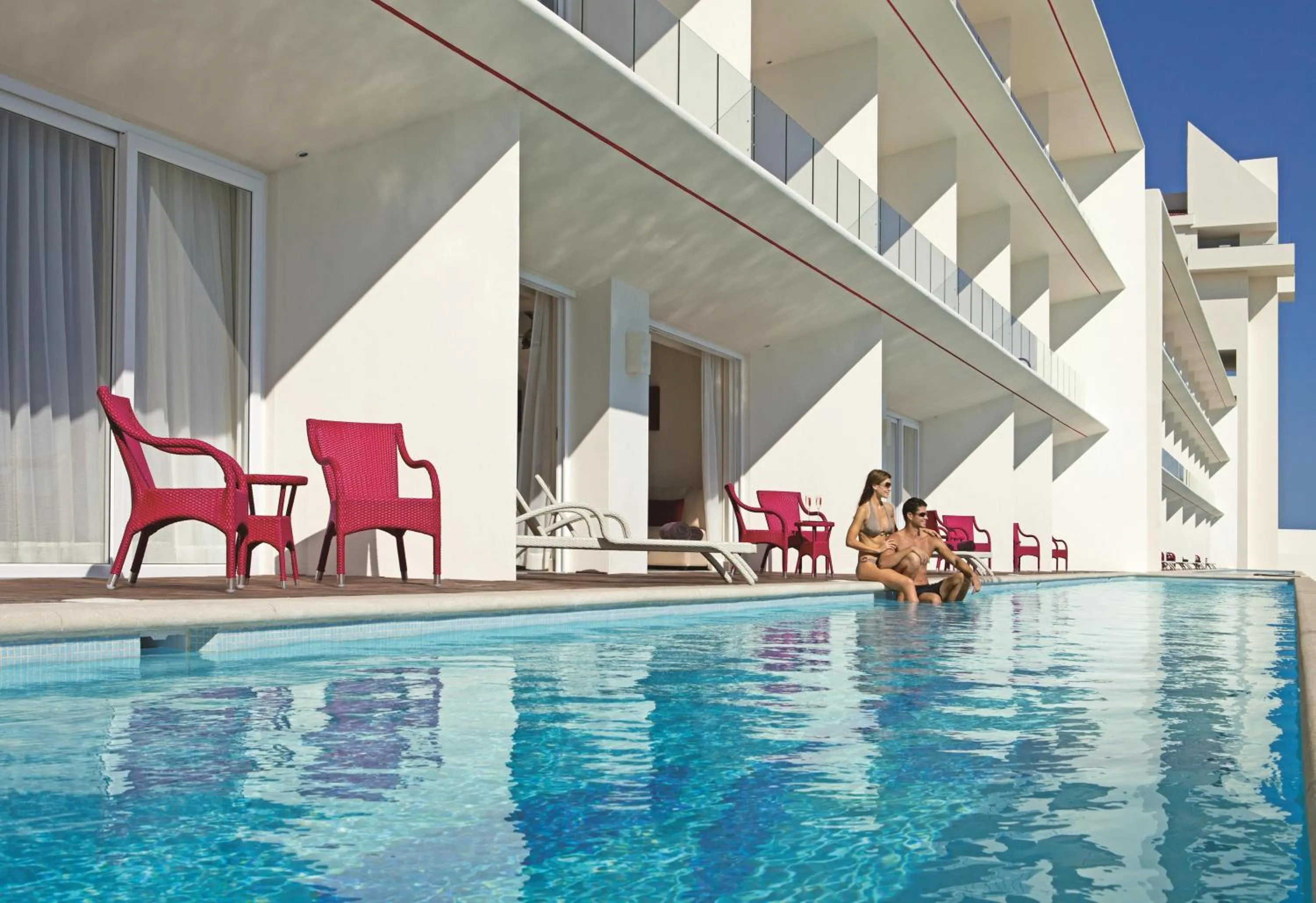 Swimming pool in Secrets Huatulco Resort & Spa