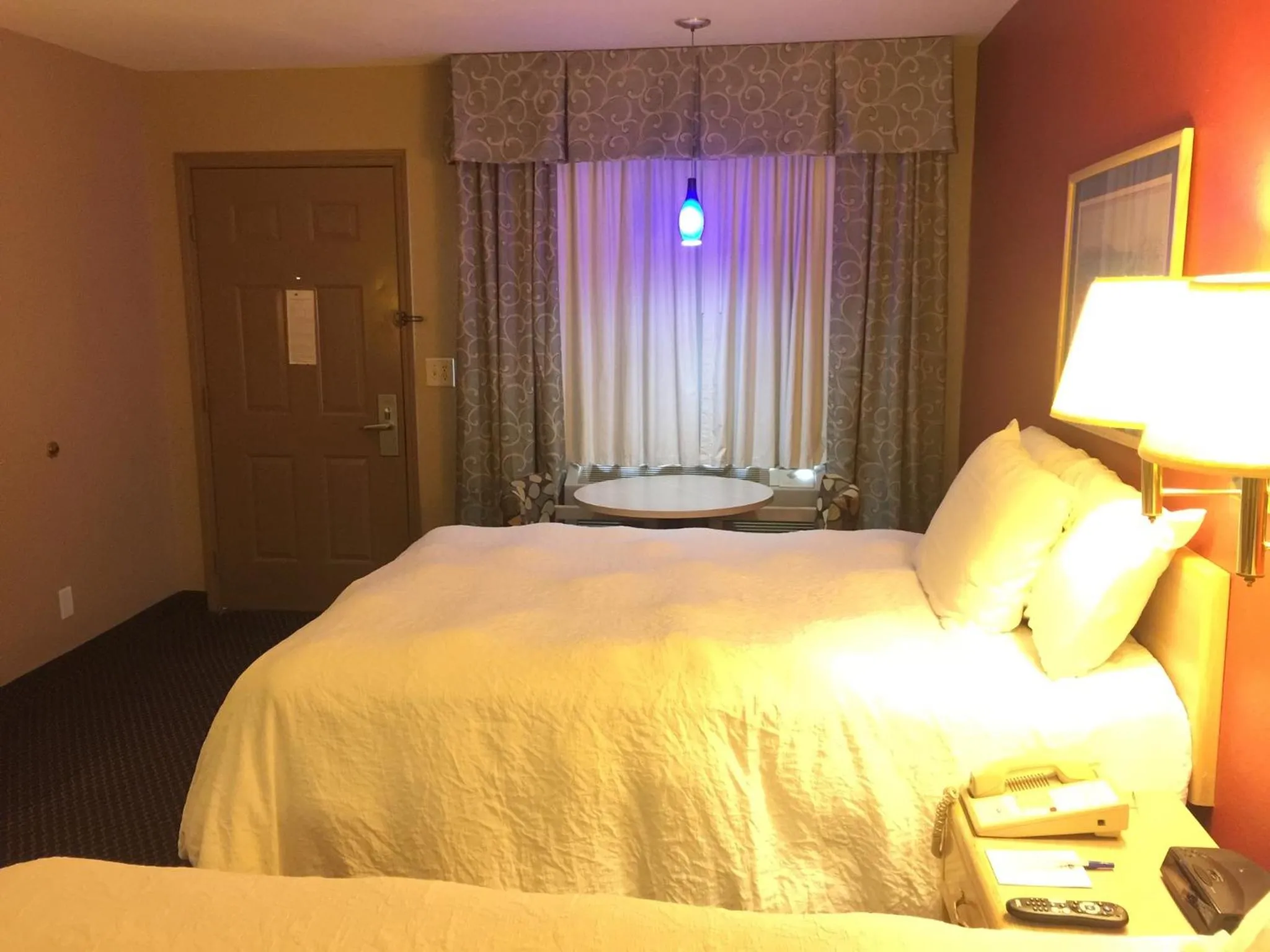 Bed in Americas Best Value Inn - Garden City