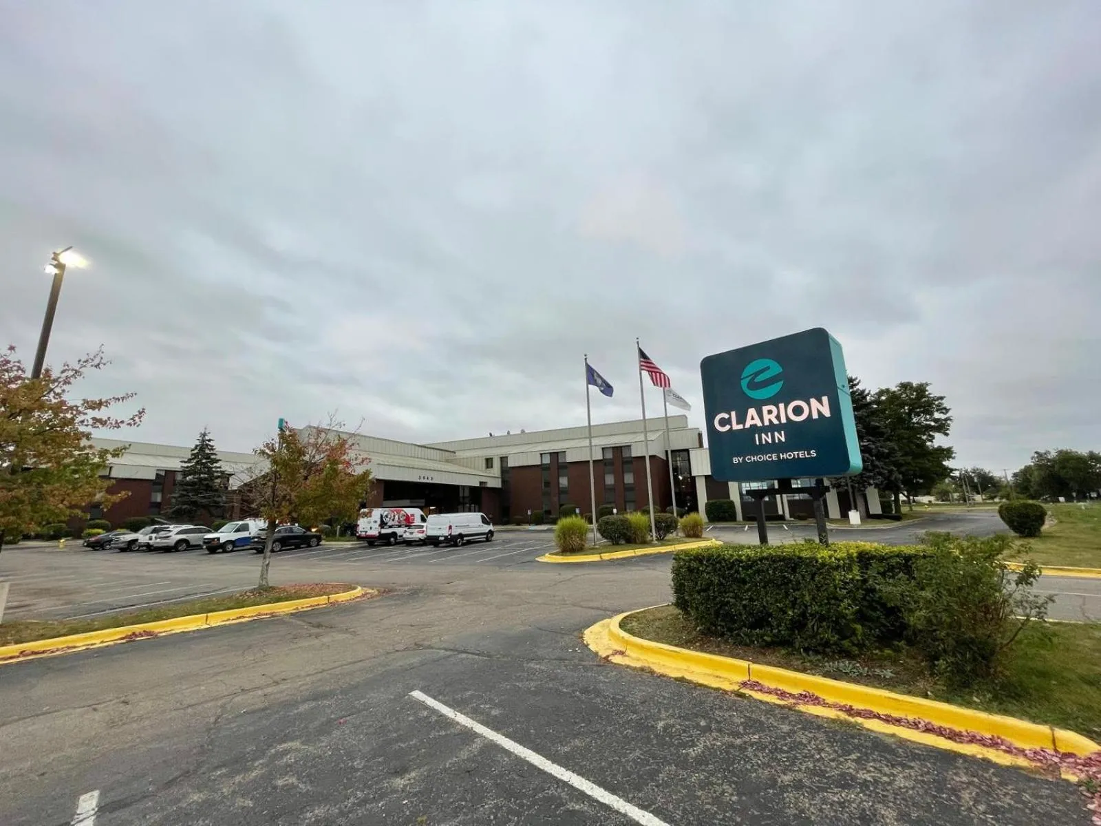 Parking in Clarion Inn I-94 near Expo Center