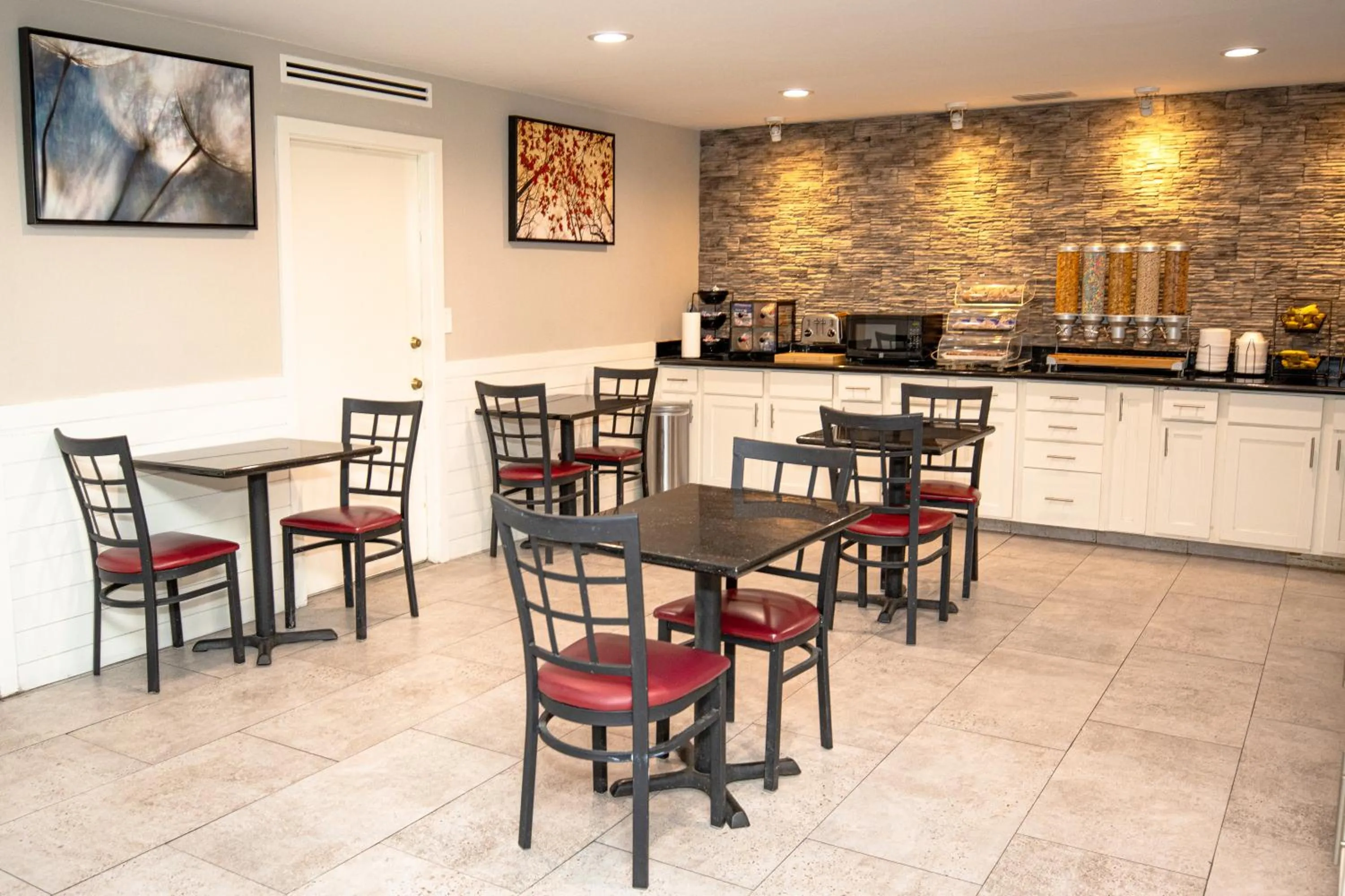 Breakfast in Americas Best Value Inn Harlingen