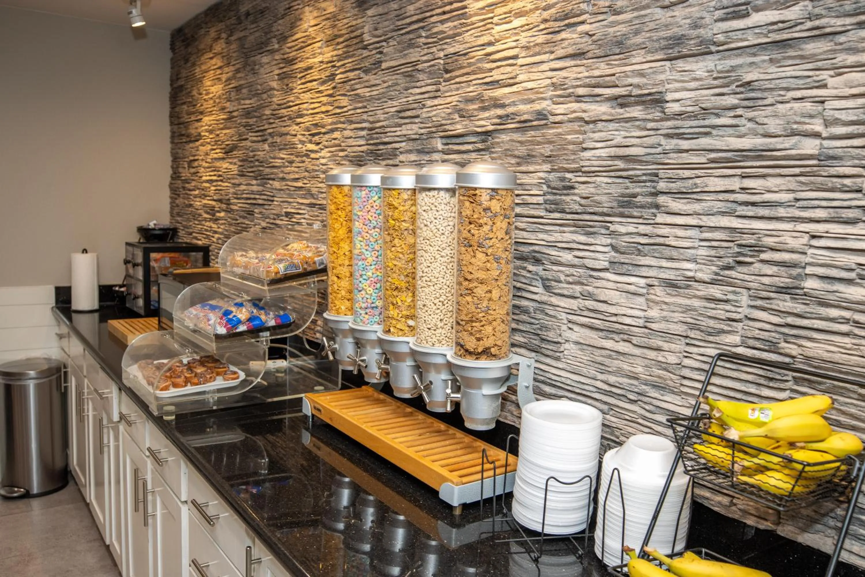 Breakfast in Americas Best Value Inn Harlingen