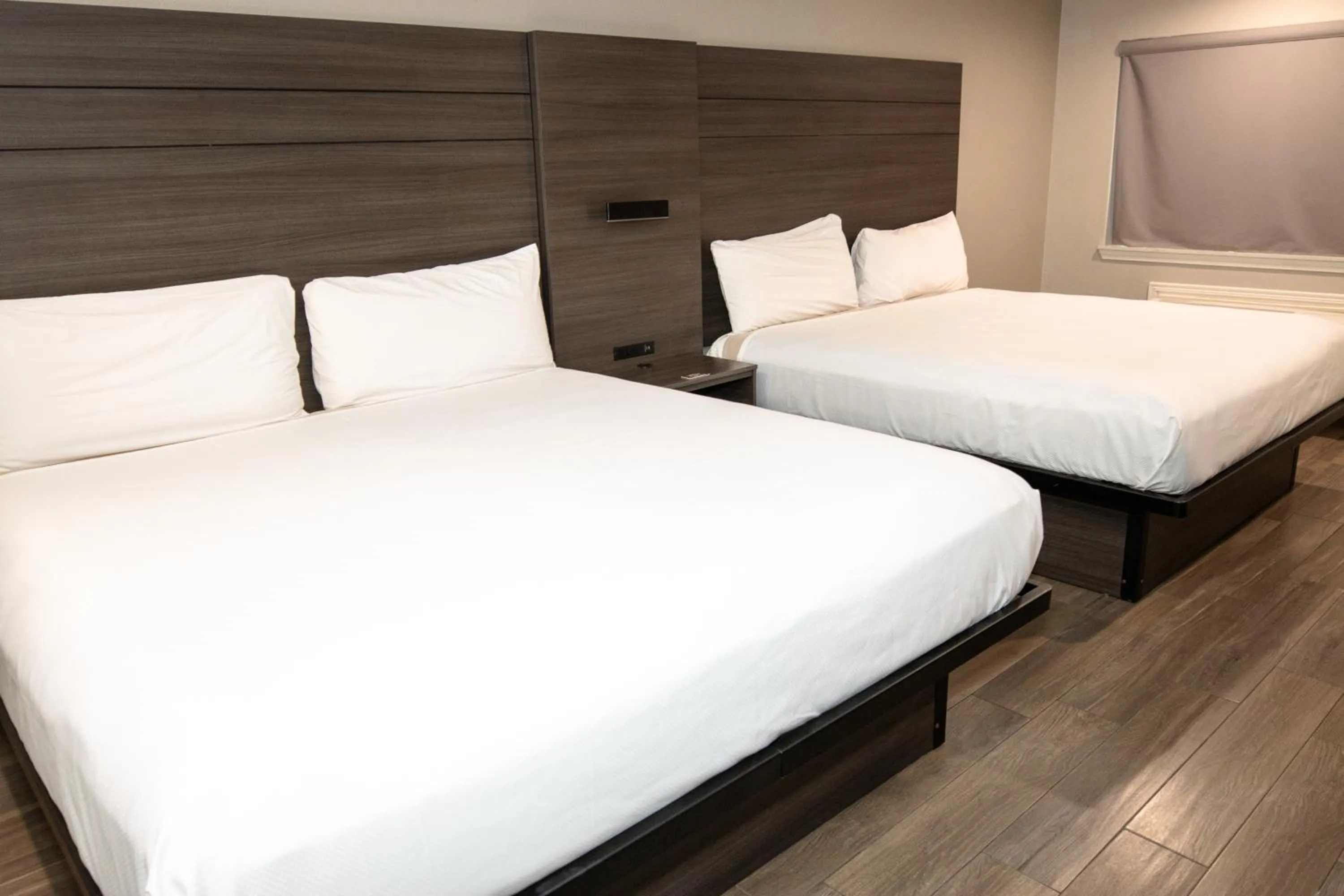Bedroom, Bed in Americas Best Value Inn Harlingen