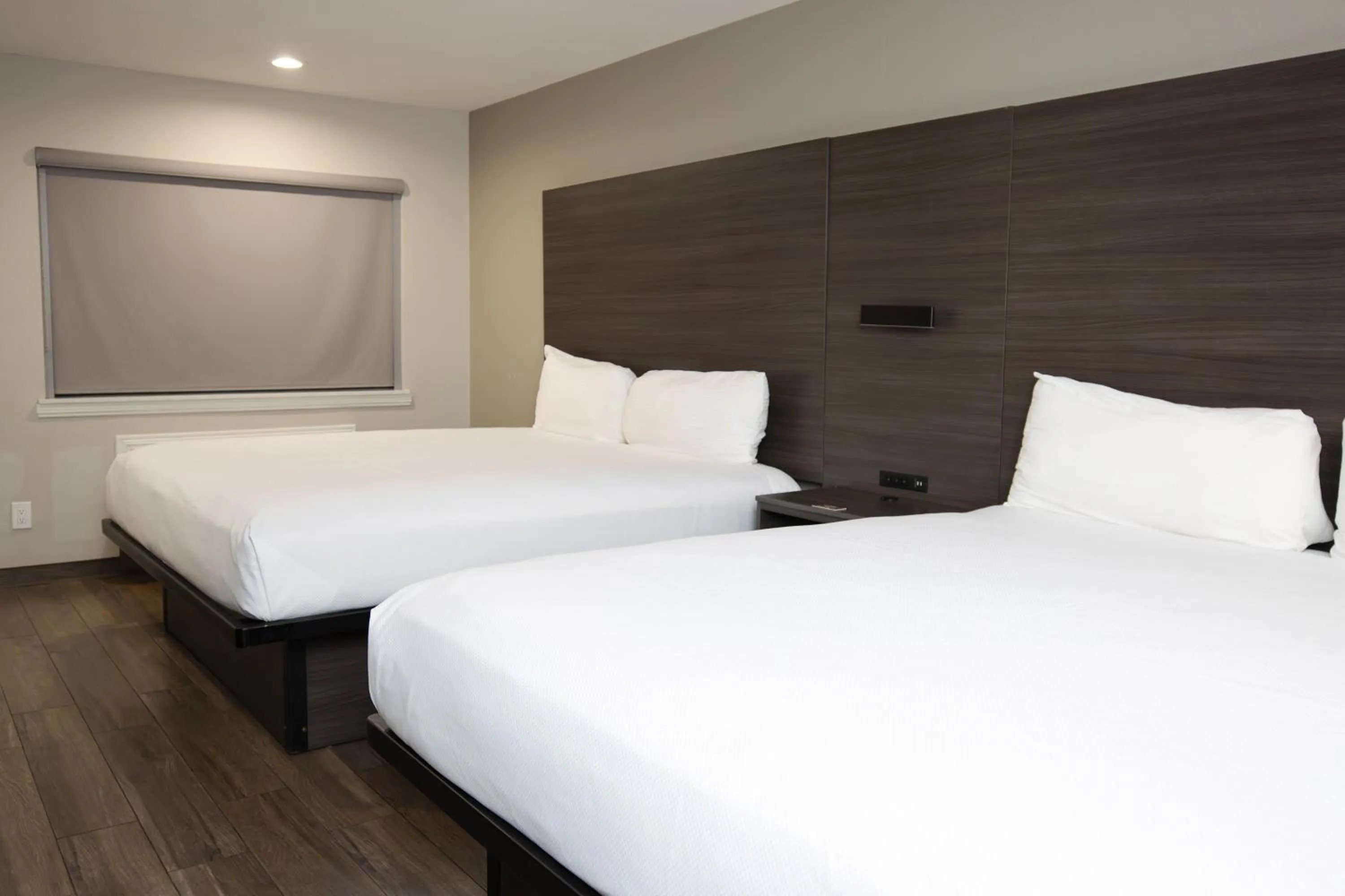 Bedroom, Bed in Americas Best Value Inn Harlingen