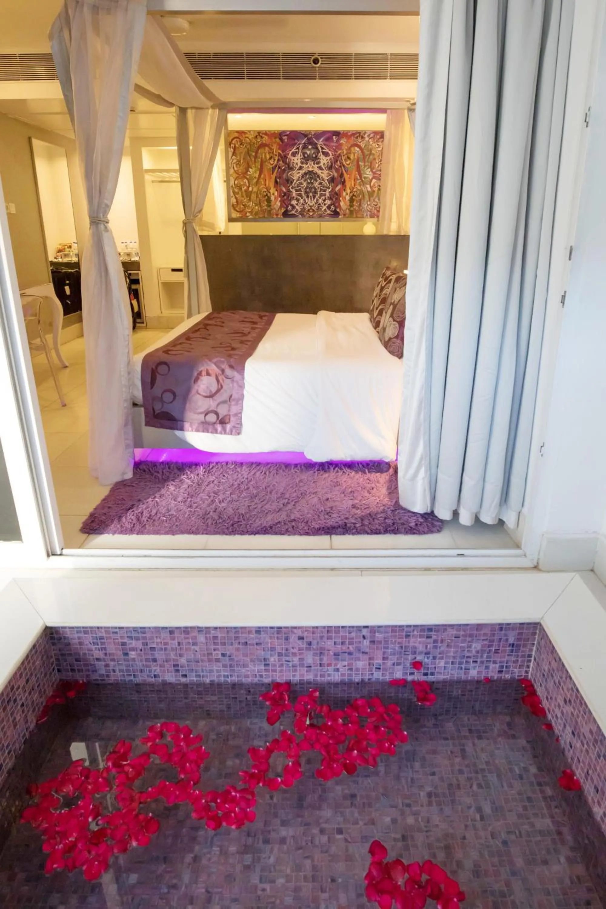 Swimming pool, Bed in The Park Calangute Goa