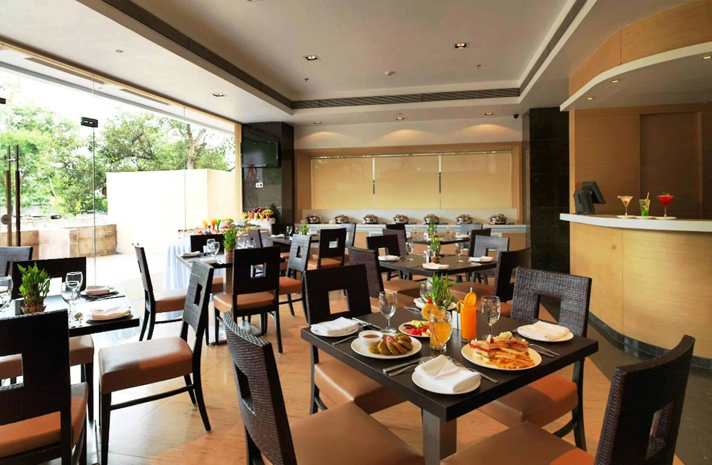 Restaurant/places to eat in Spree Shivai Hotel Pune