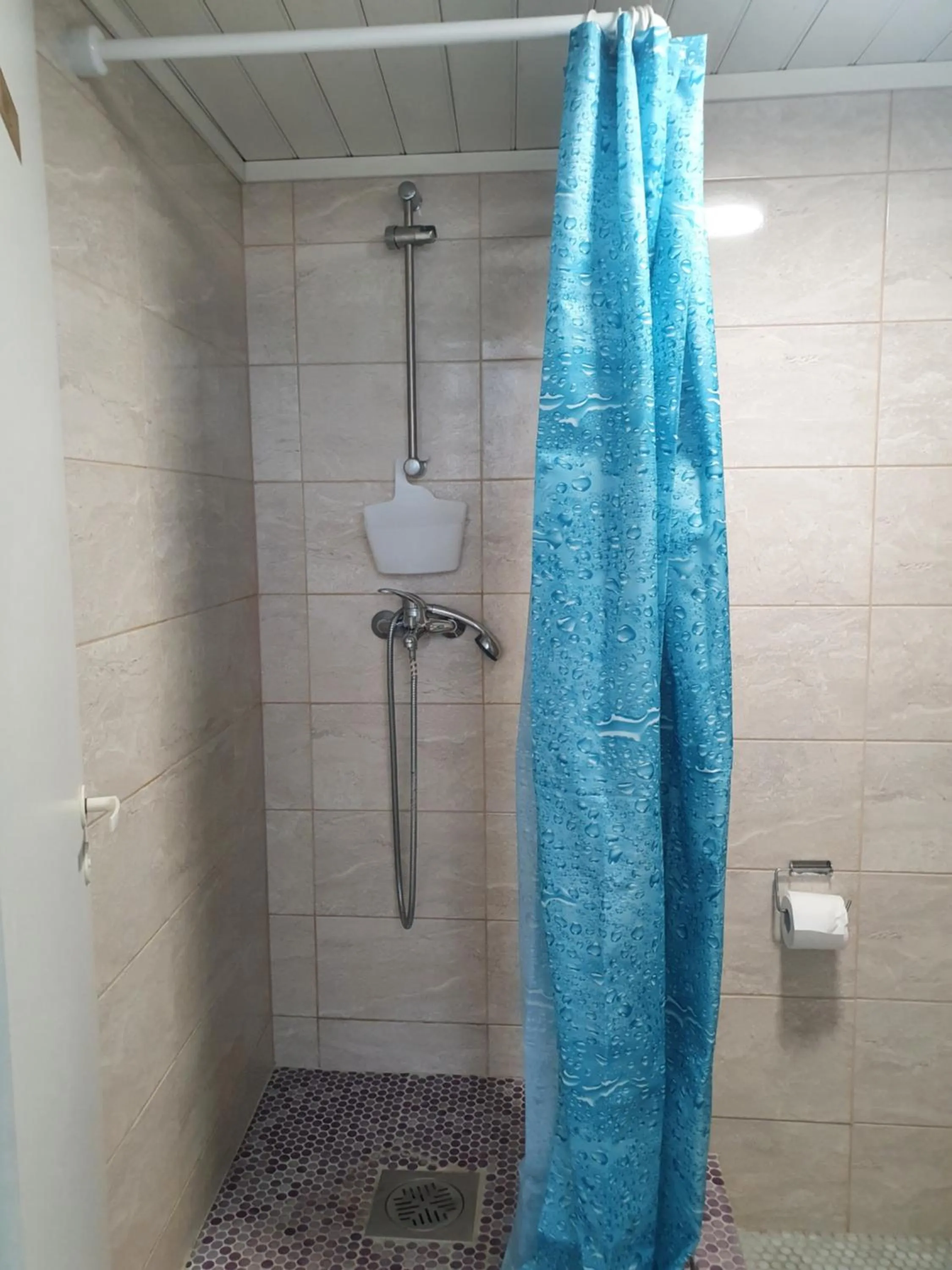 Shower in Freedom65 Hostel and Caravan