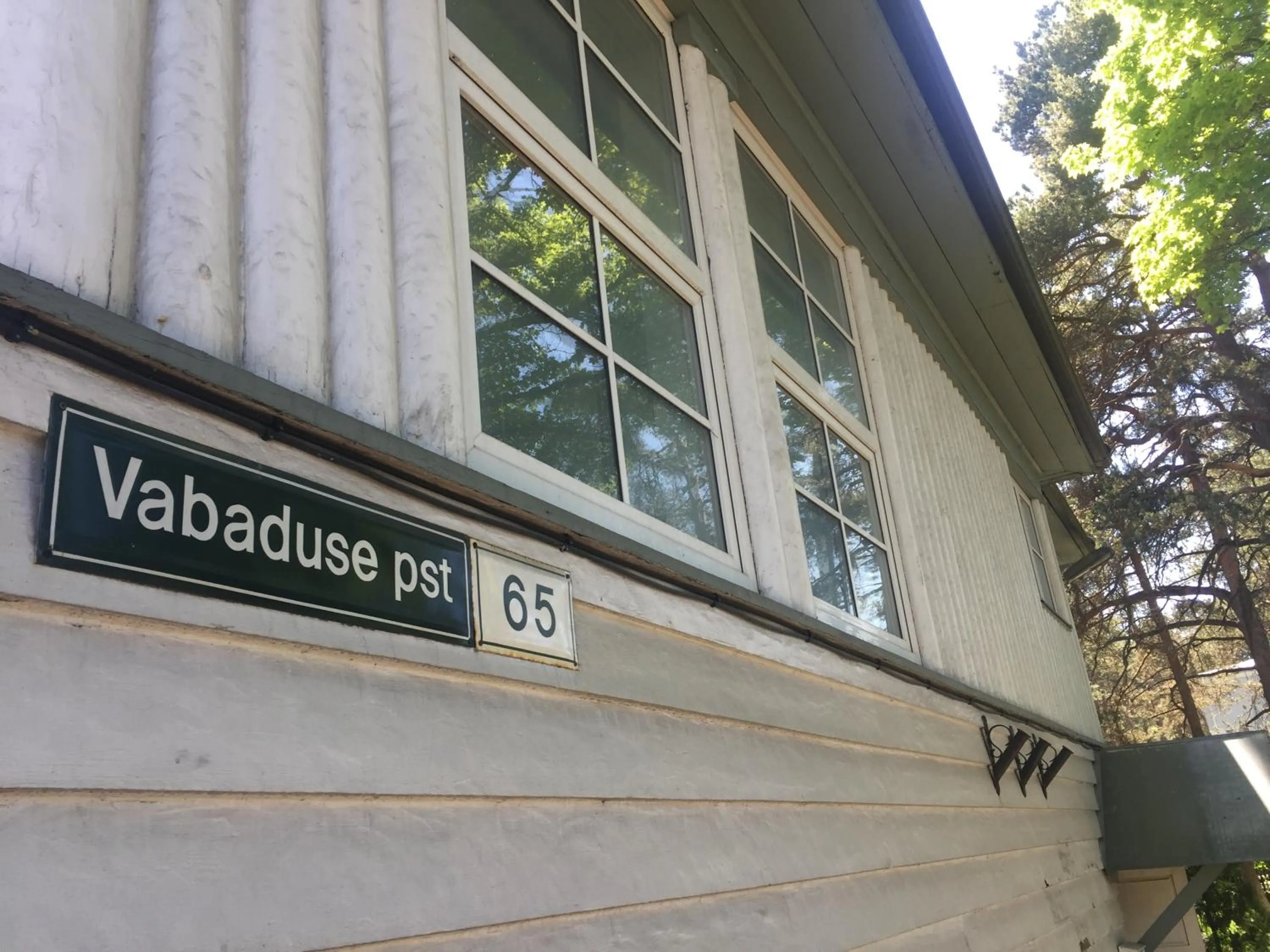 Property building in Freedom65 Hostel and Caravan