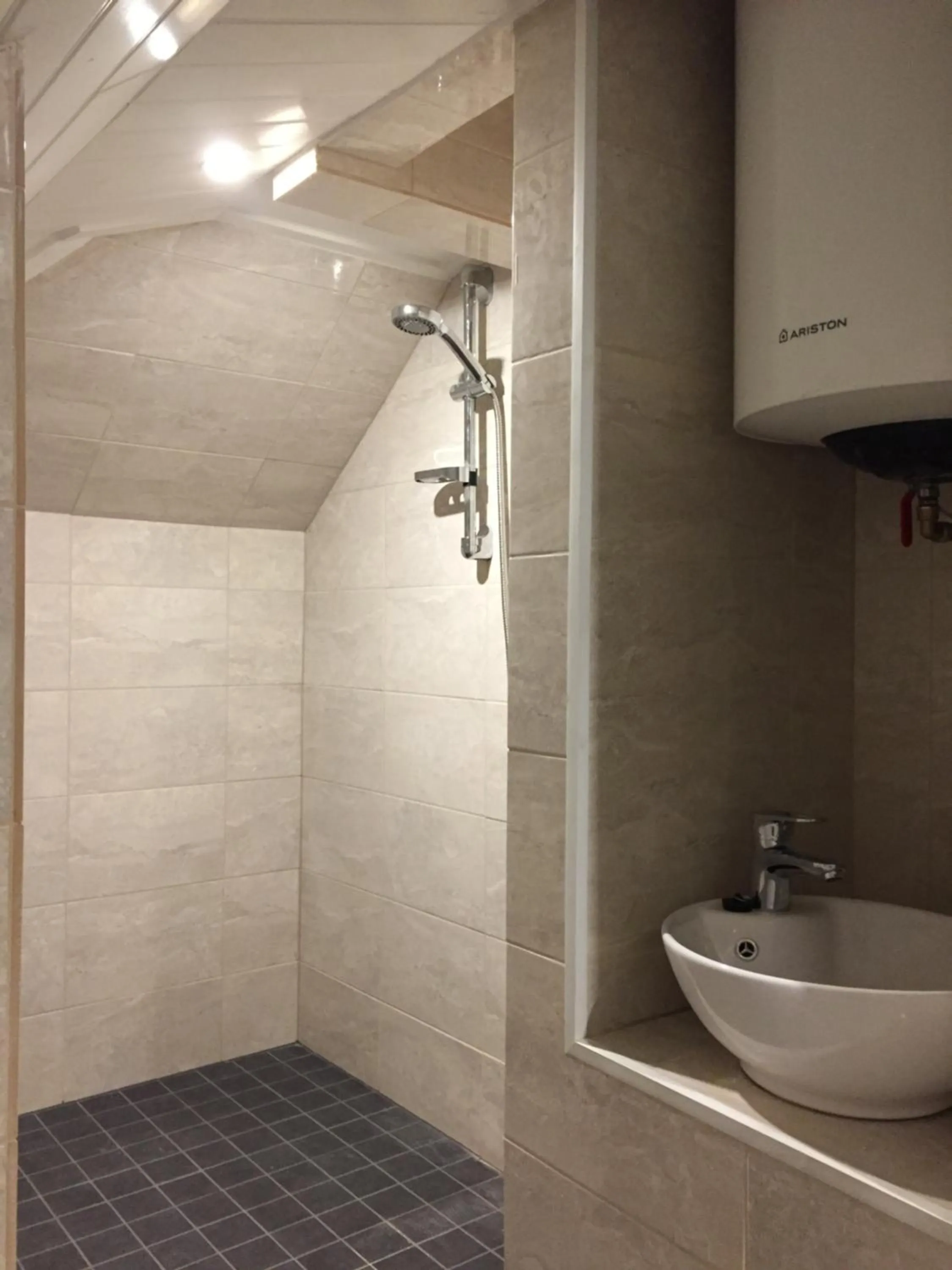 Shower in Freedom65 Hostel and Caravan