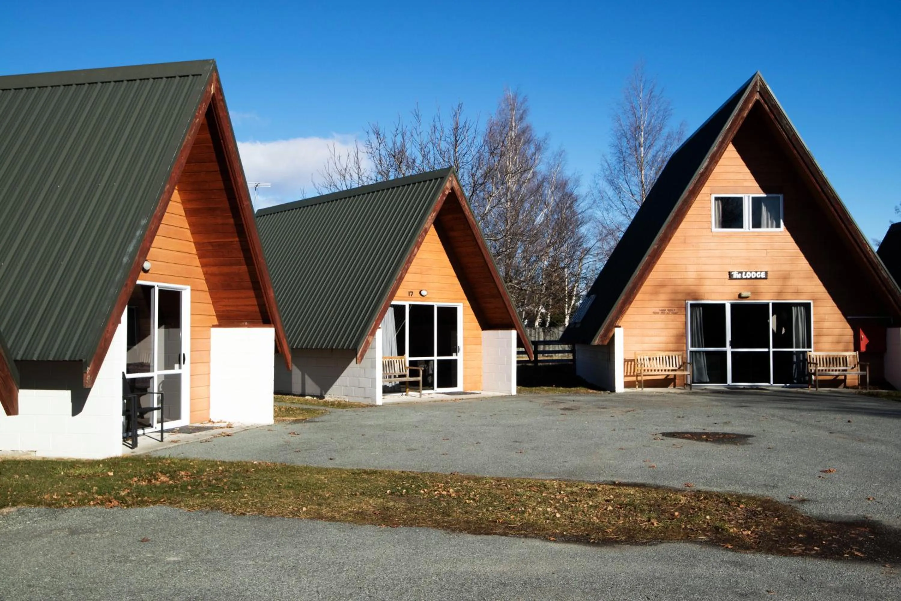 Facade/entrance in Mountain Chalets Motel