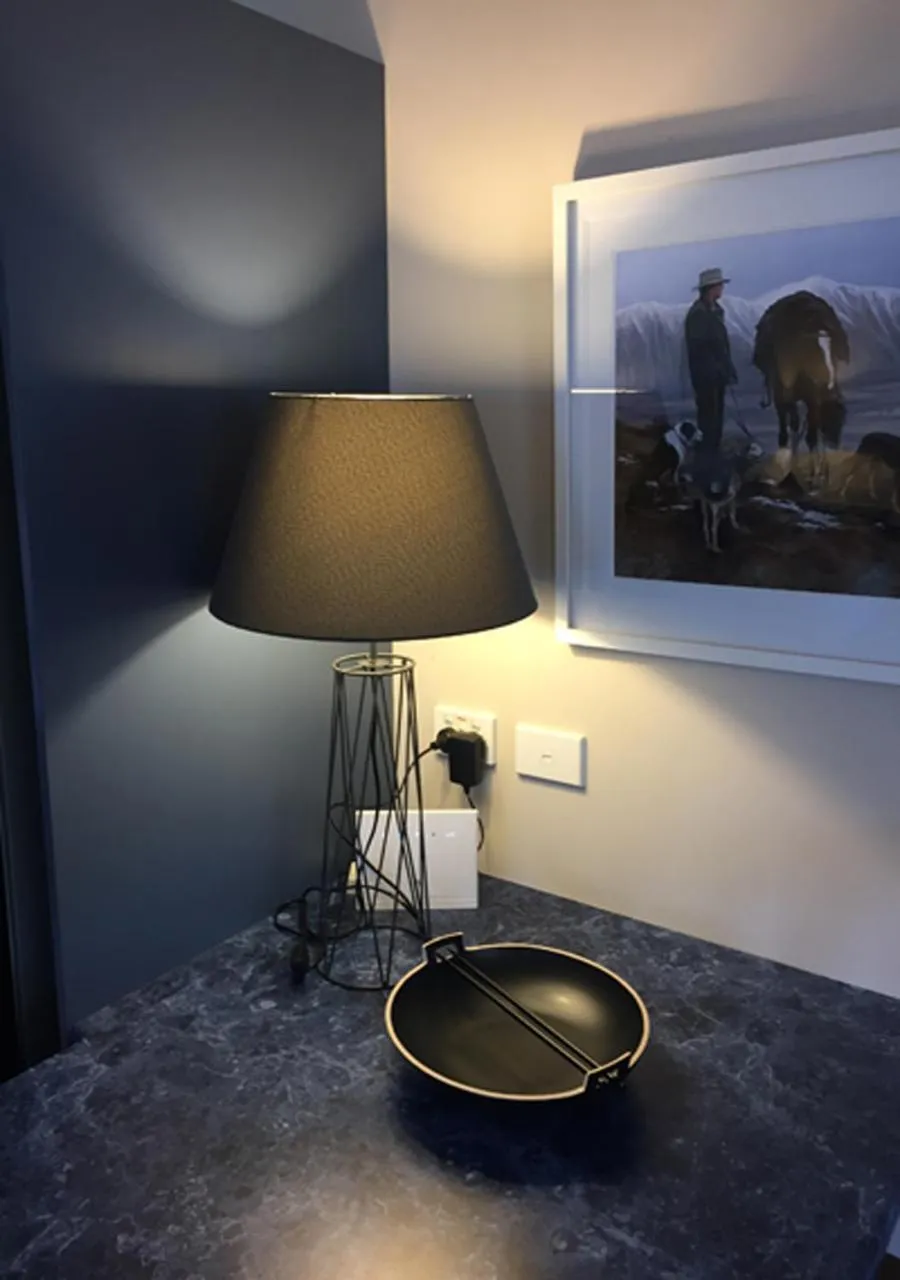 Communal lounge/ TV room in Mountain Chalets Motel