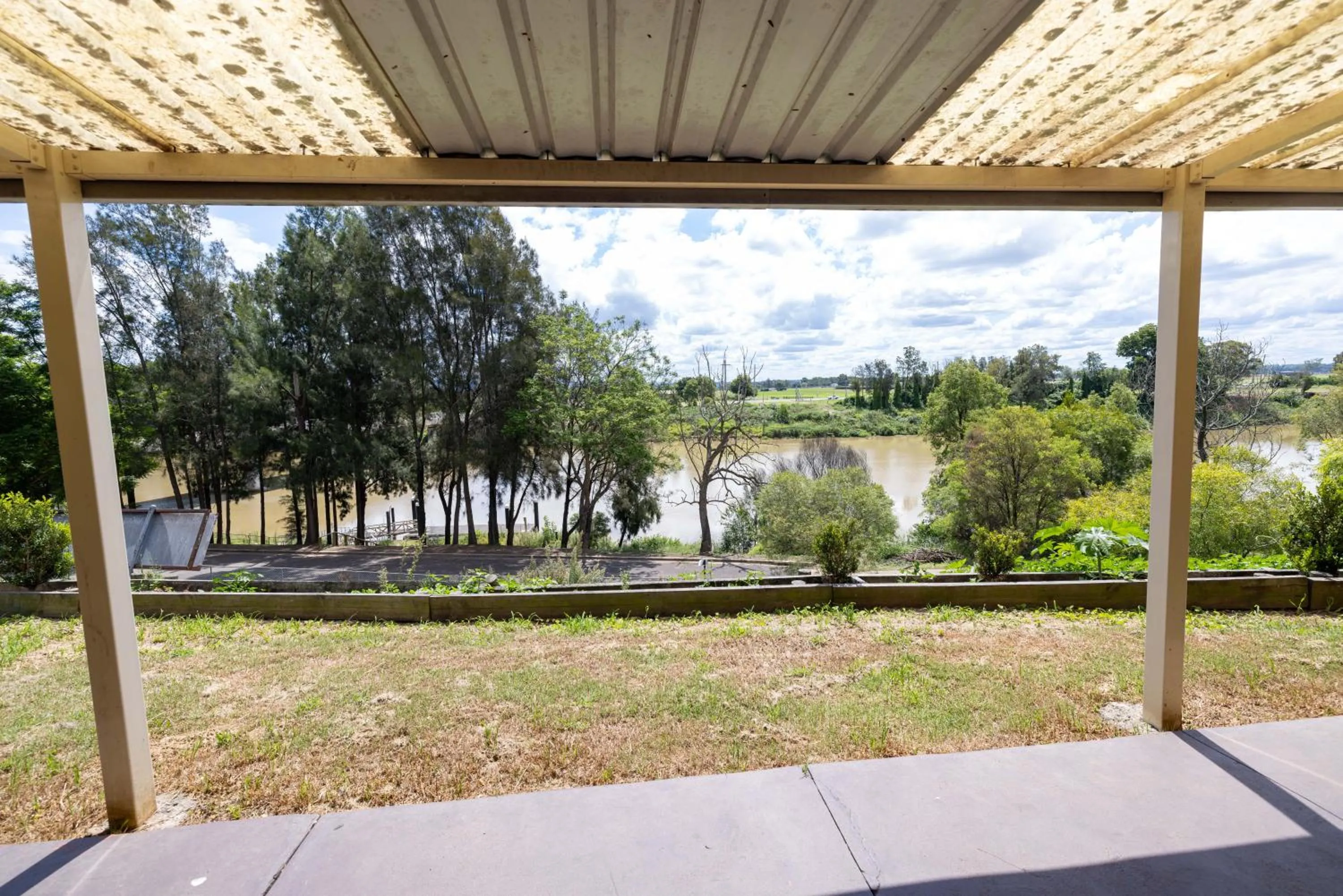 Windsor River View Inn