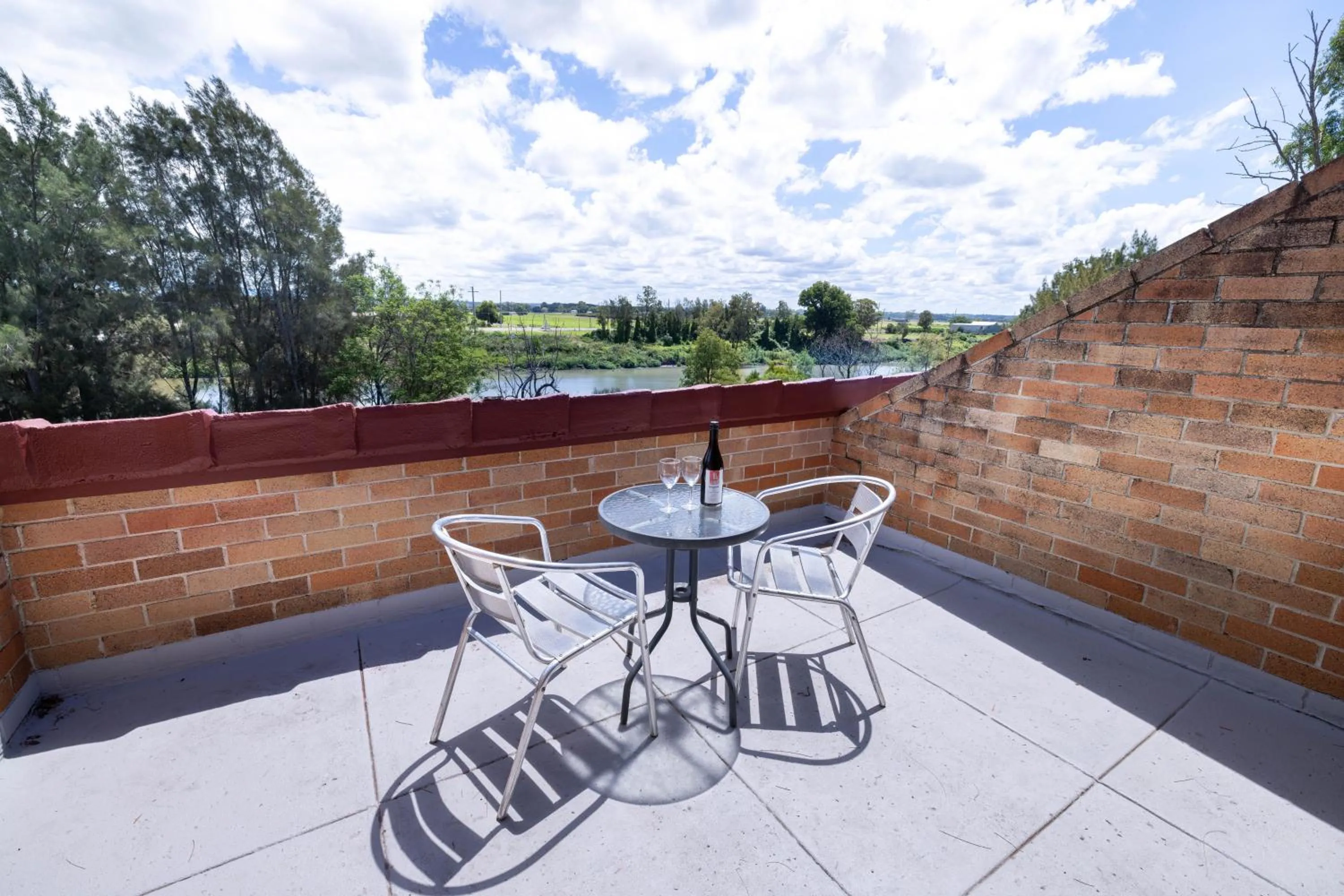 Windsor River View Inn