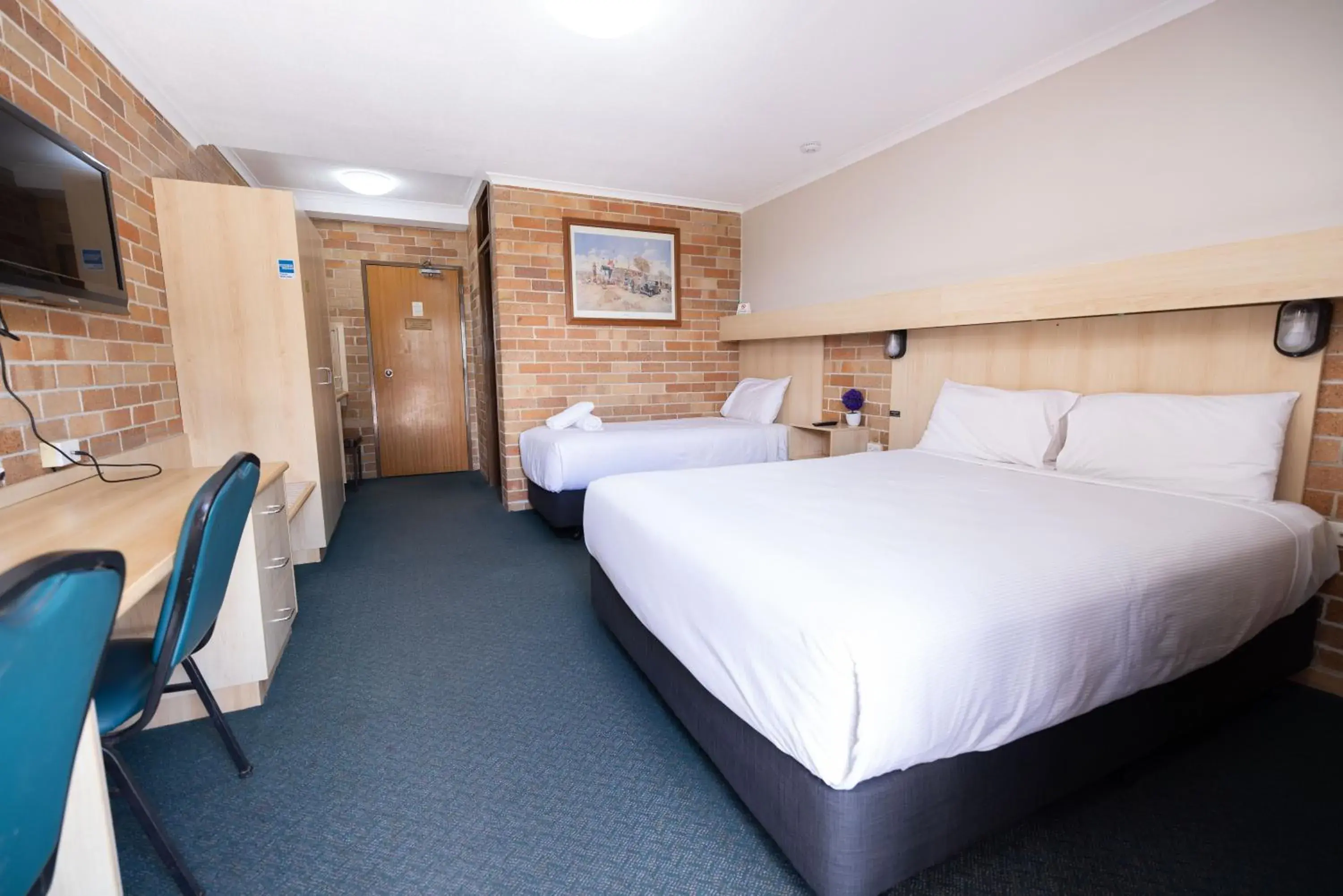 Twin Room in Windsor River View Inn Twin Room in Windsor River View Inn