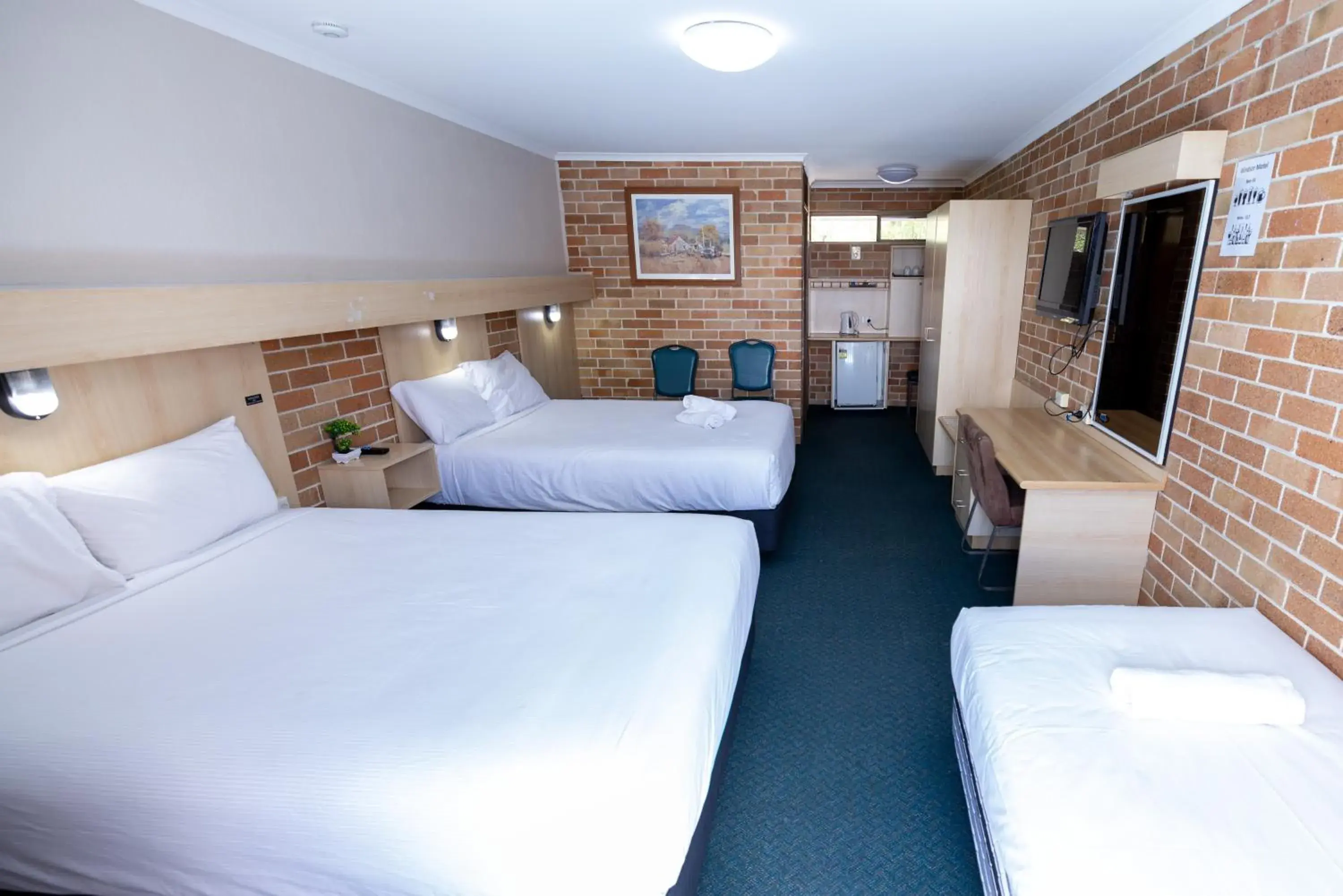 Family Room in Windsor River View Inn Family Room in Windsor River View Inn