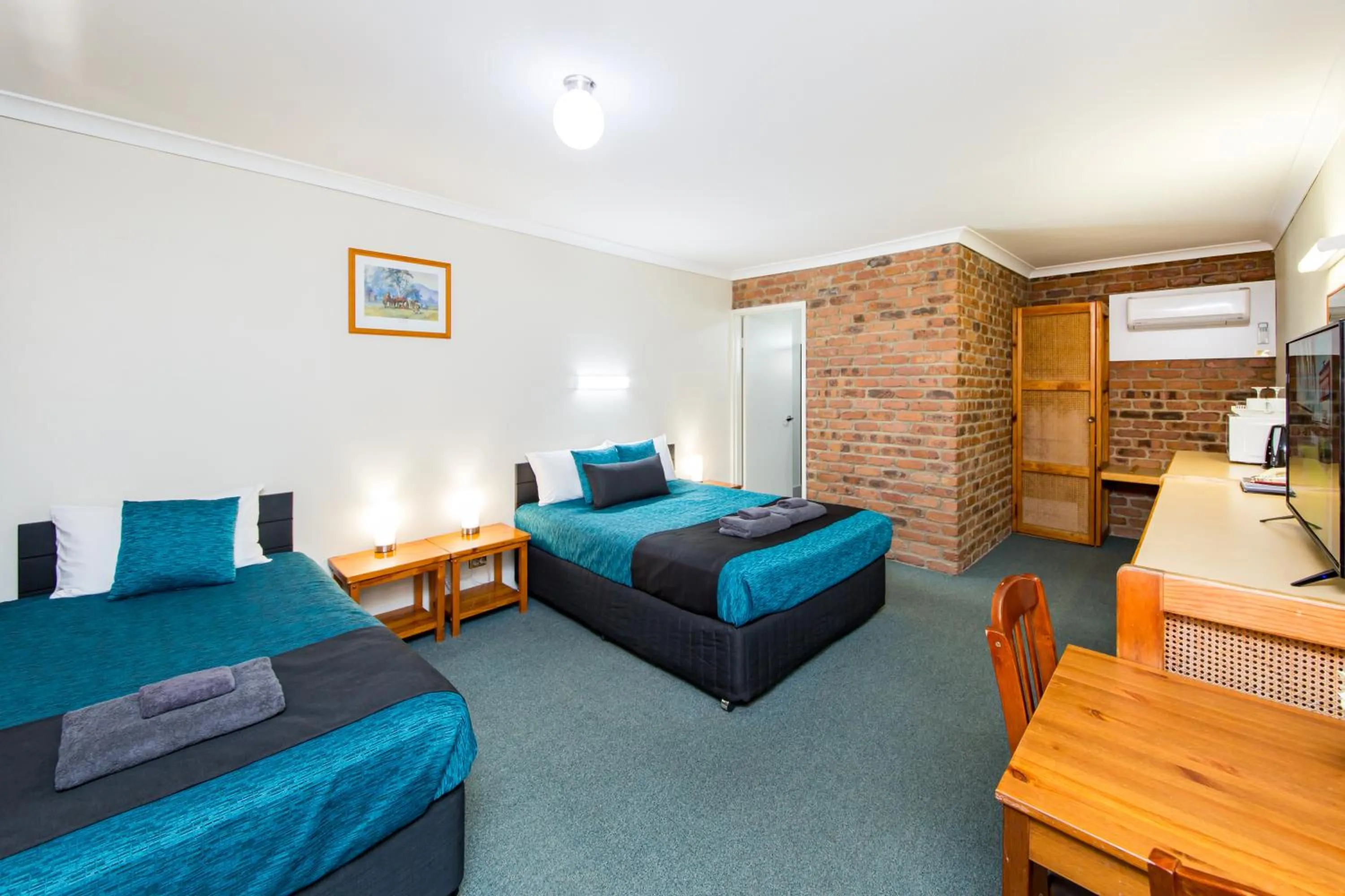 Photo of the whole room, Bed in Wondai Colonial Motel & Ivory's Restaurant